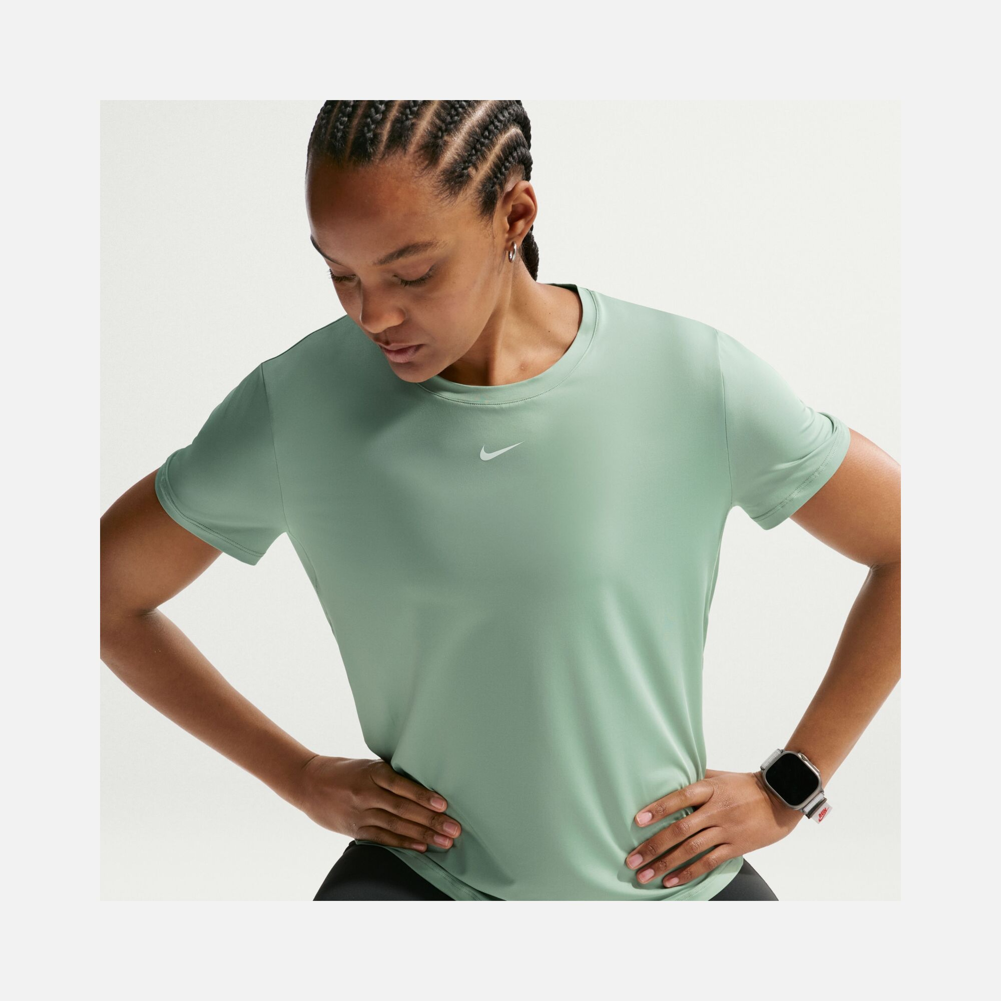 Nike One Classic Dri-Fit Short-Sleeve Training Kadın Tişört