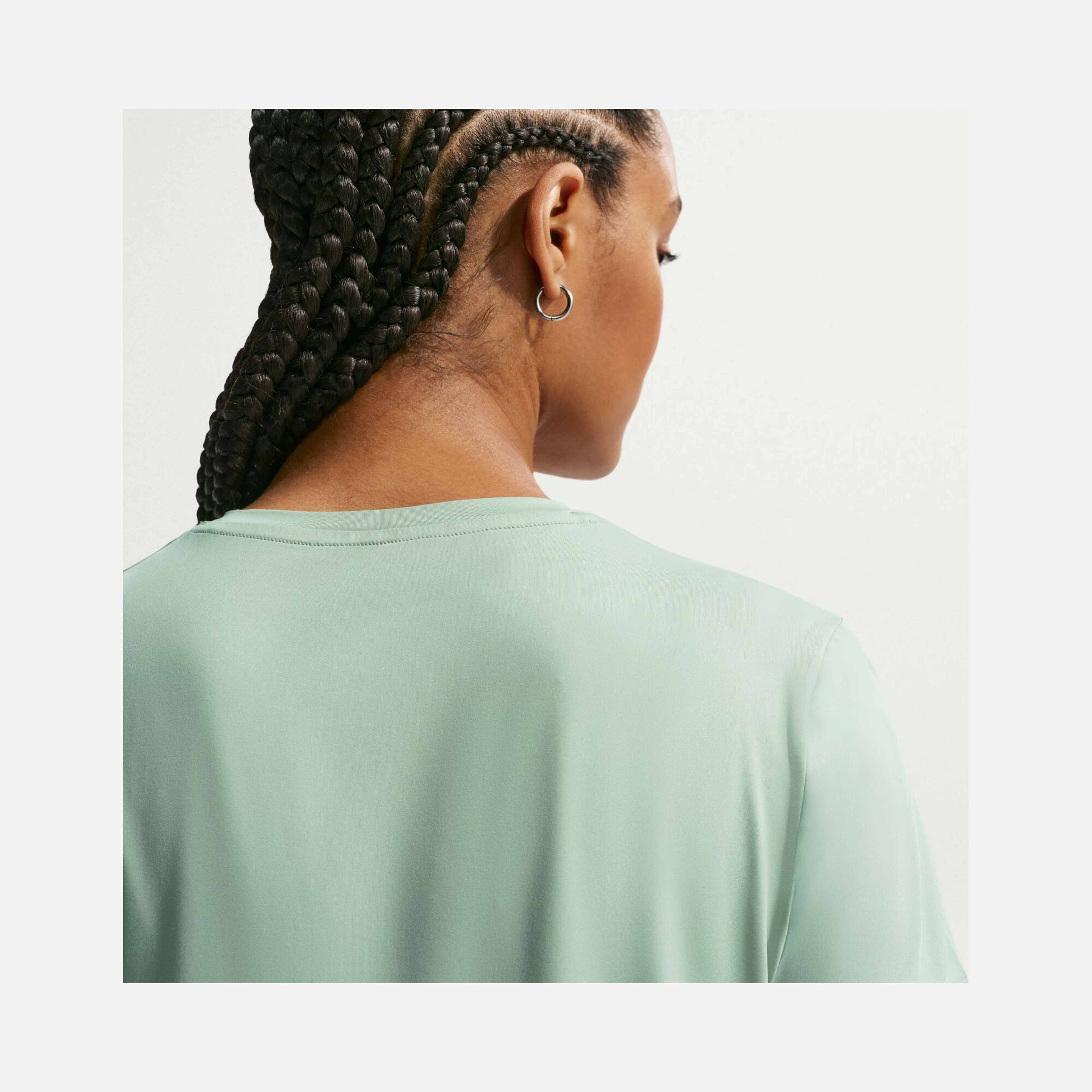 Nike One Classic Dri-Fit Short-Sleeve Training Kadın Tişört