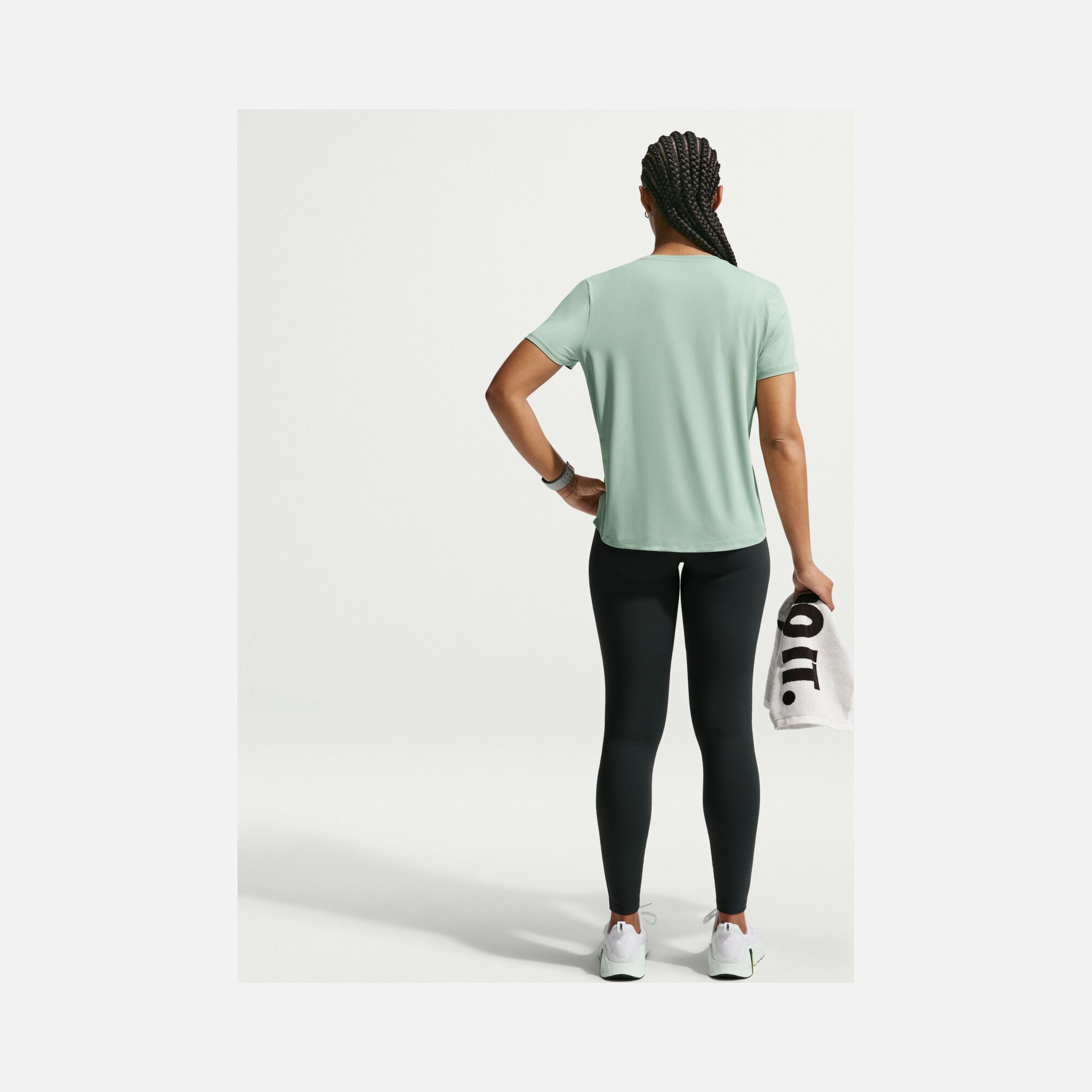 Nike One Classic Dri-Fit Short-Sleeve Training Kadın Tişört