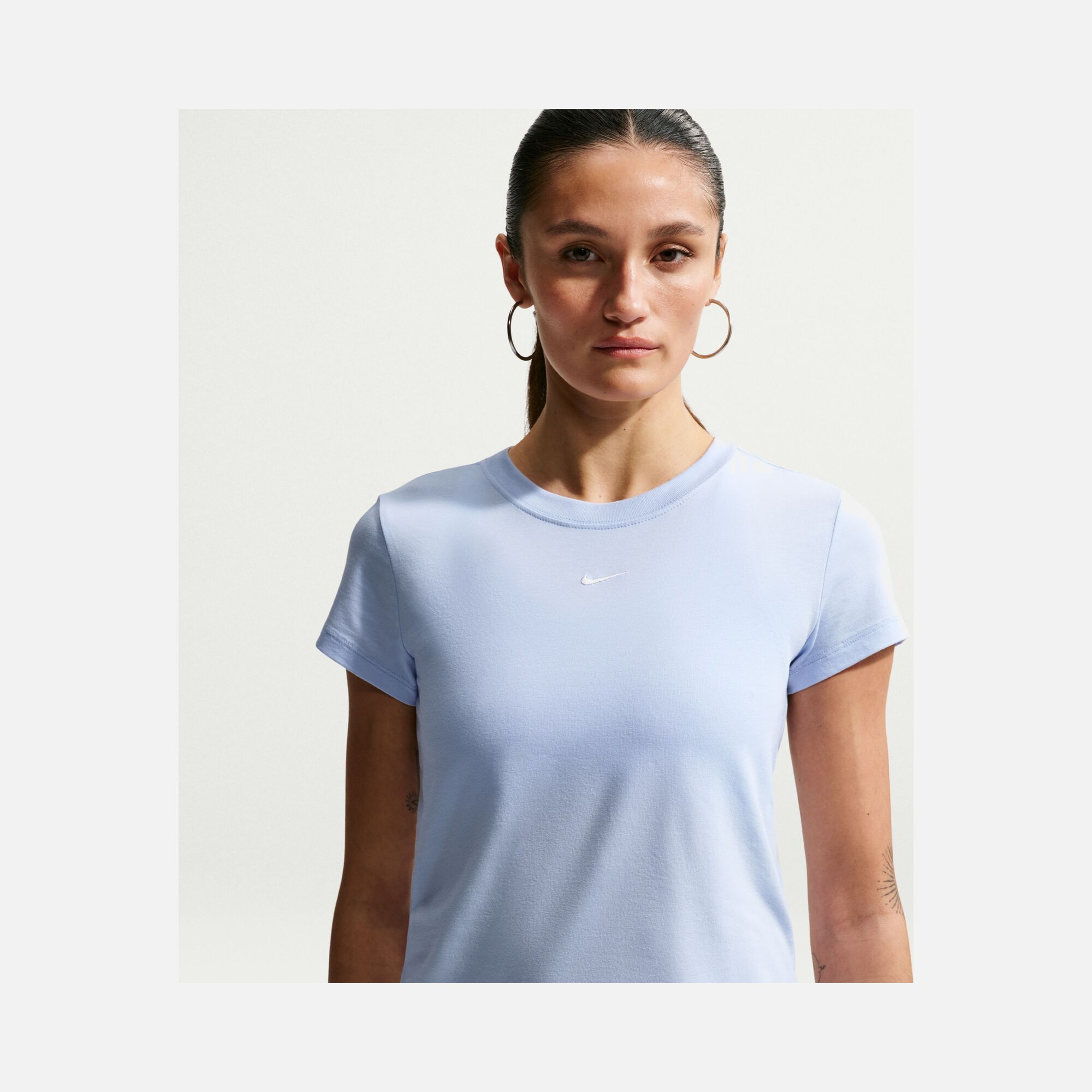 Nike Sportswear Essentials Chill Knit Short-Sleeve Kadın Tişört