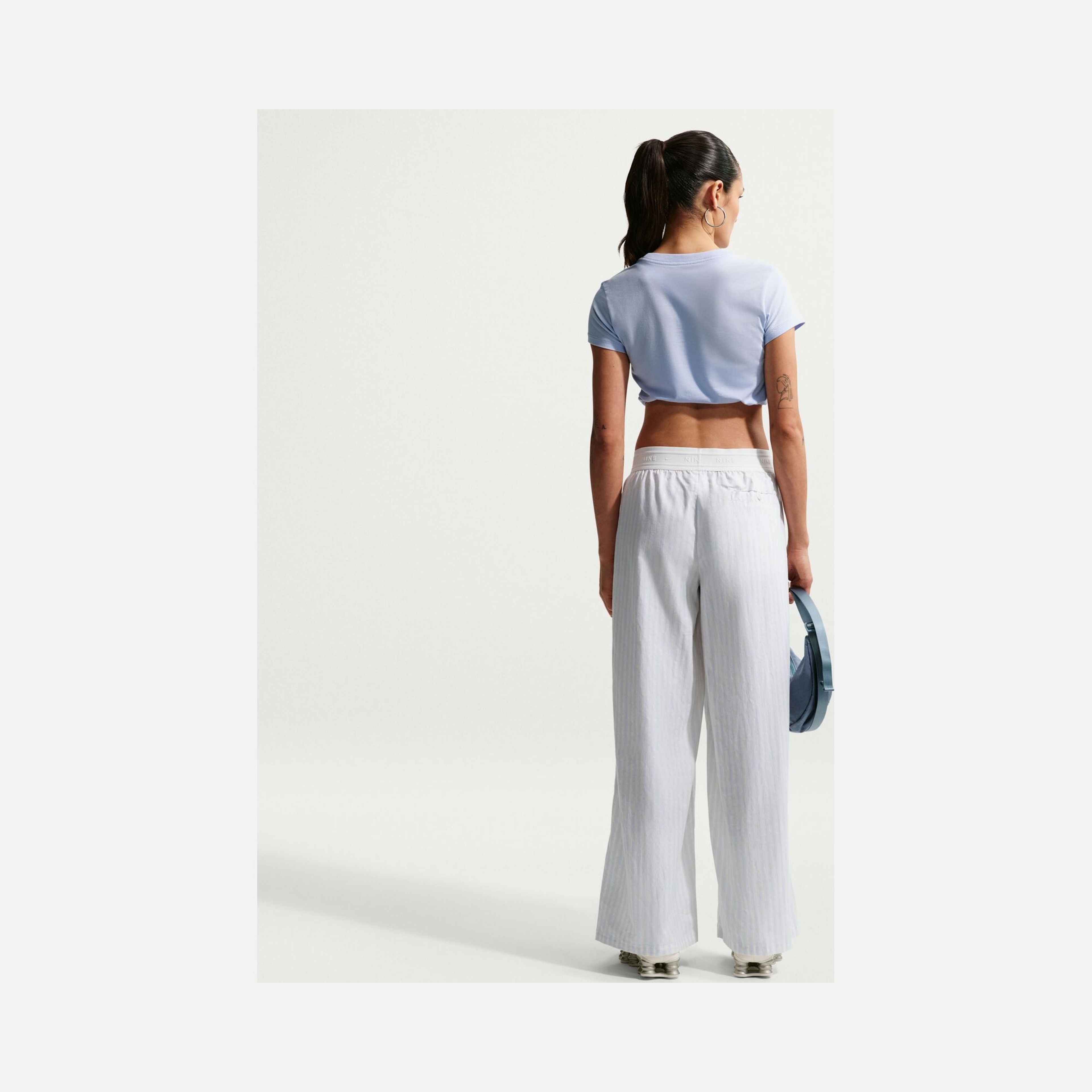 Nike Sportswear Essentials Chill Knit Short-Sleeve Kadın Tişört