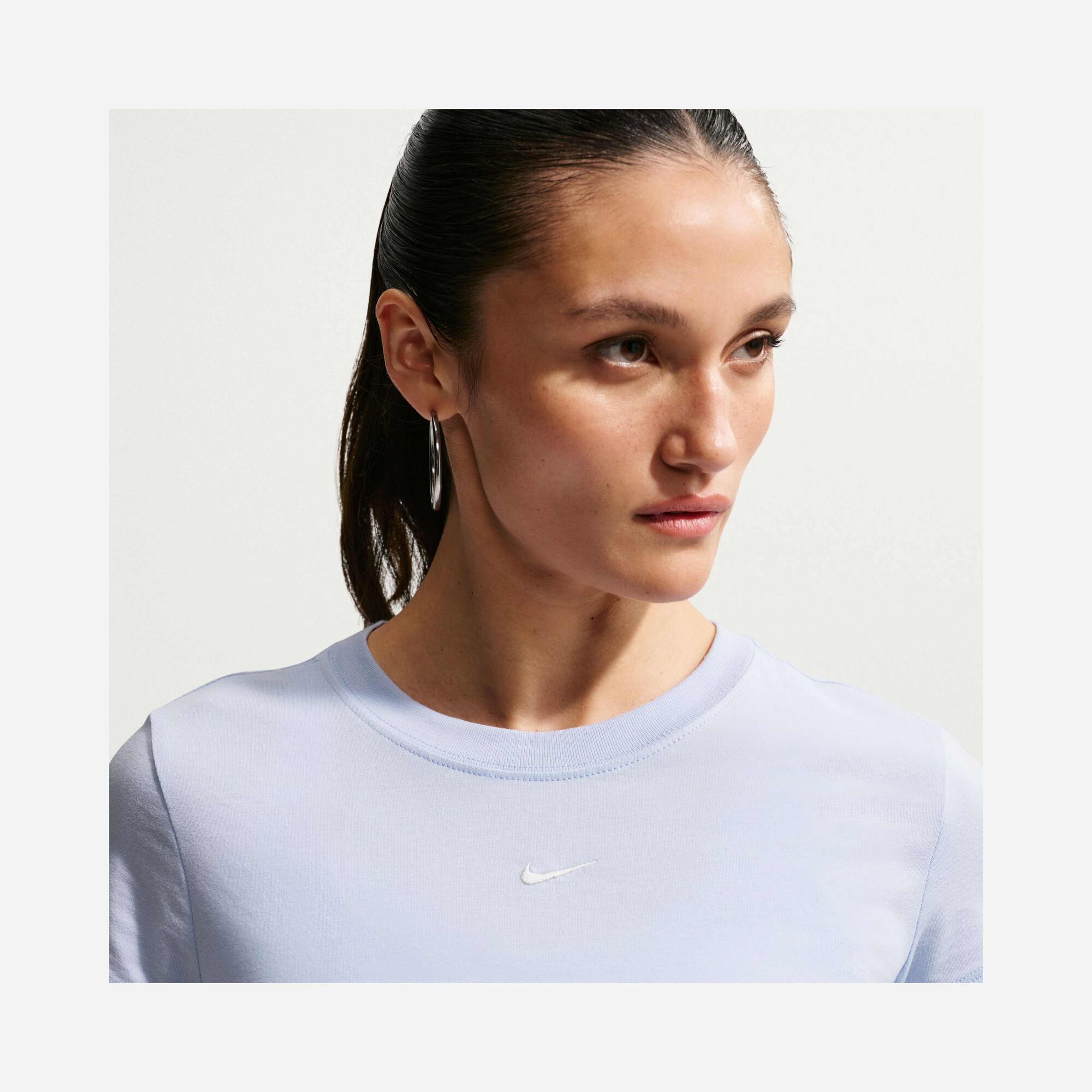 Nike Sportswear Essentials Chill Knit Short-Sleeve Kadın Tişört