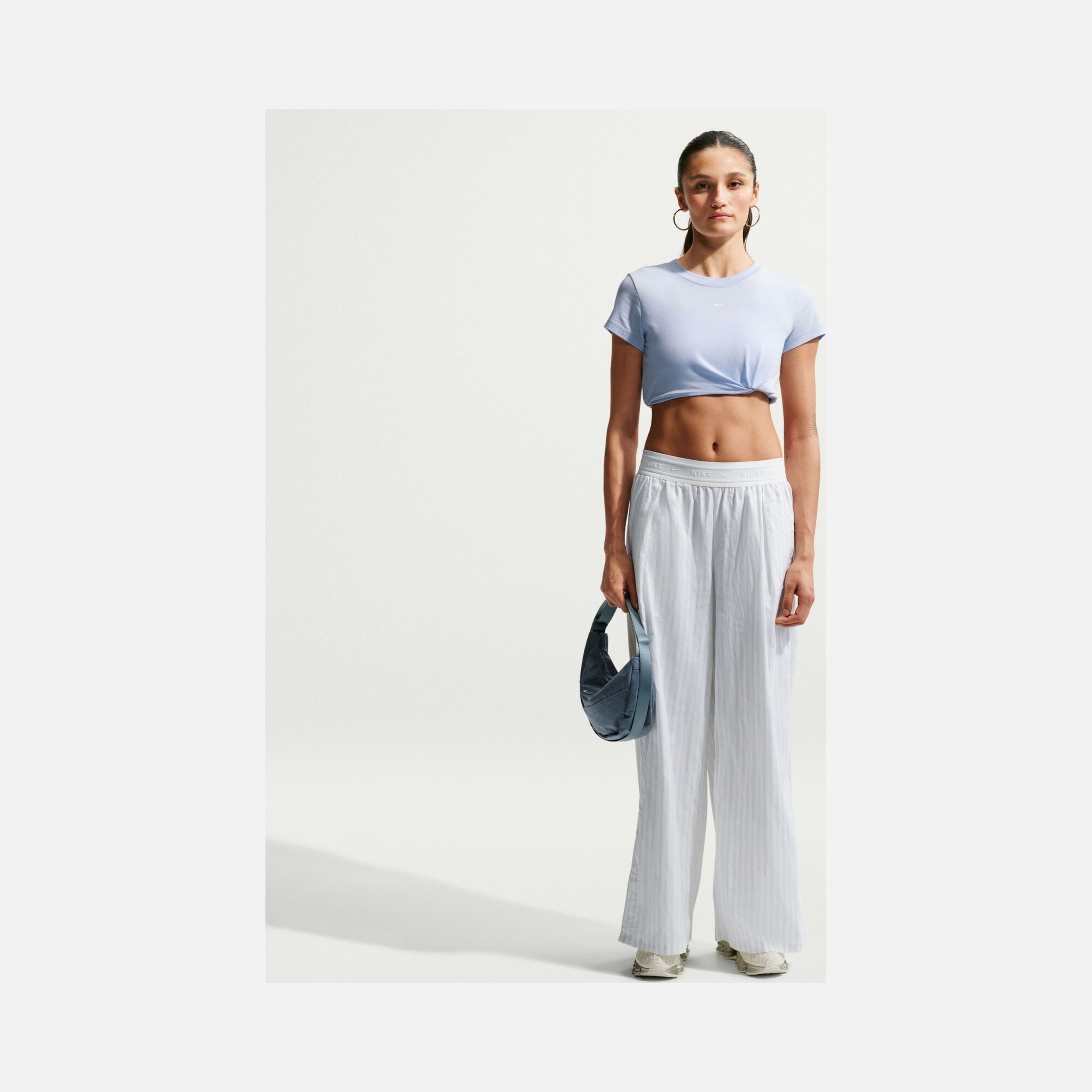 Nike Sportswear Essentials Chill Knit Short-Sleeve Kadın Tişört