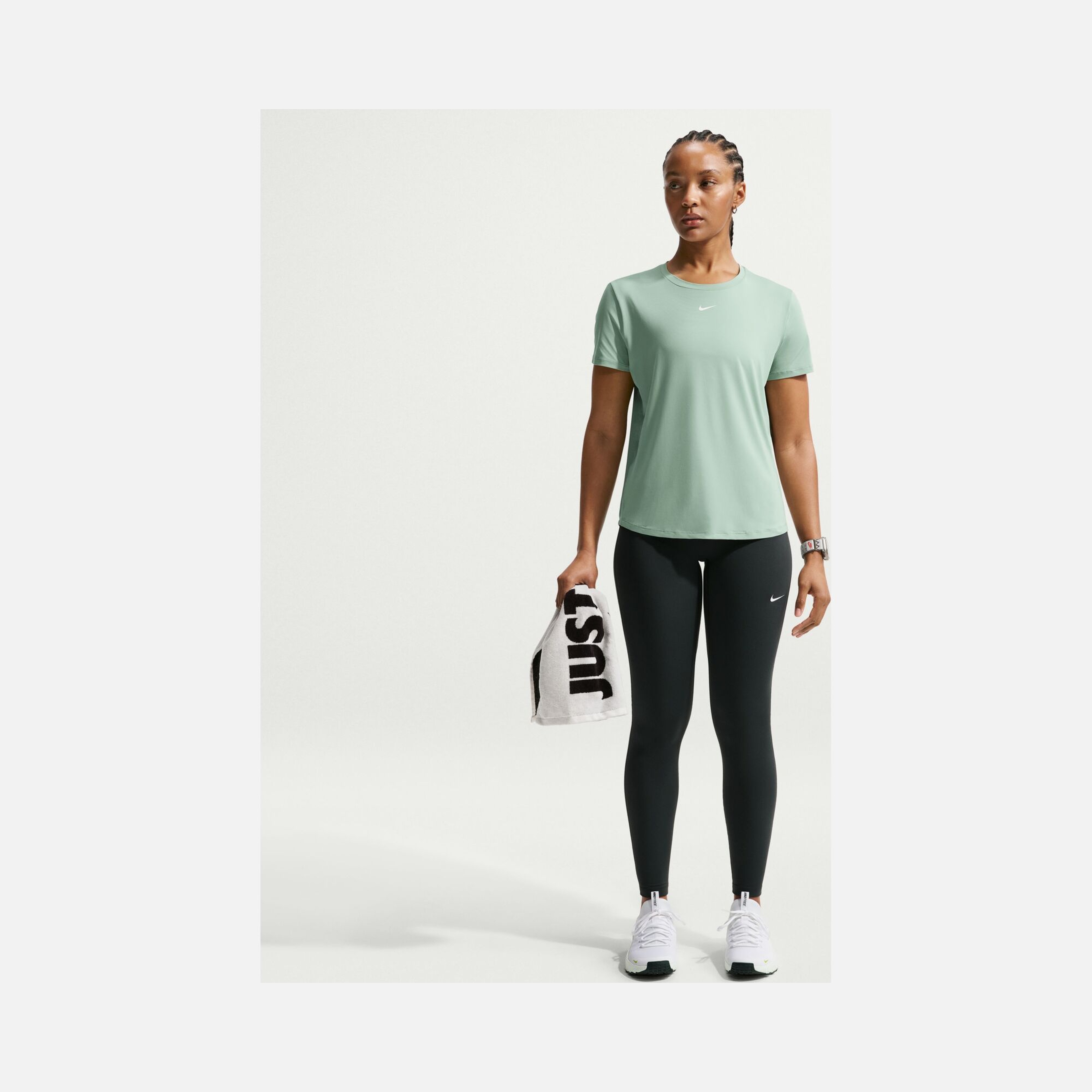 Nike One Classic Dri-Fit Short-Sleeve Training Kadın Tişört