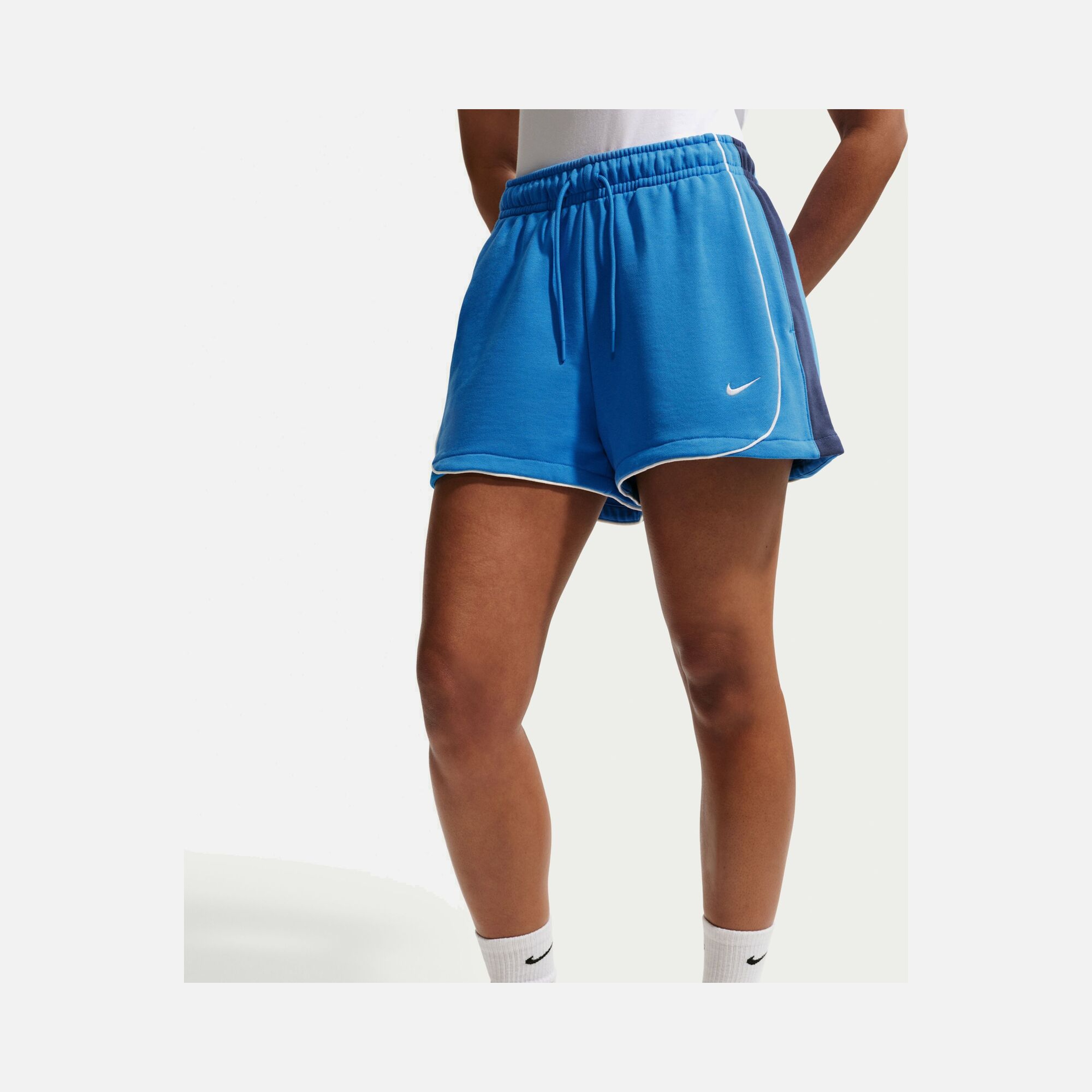 Nike Sportswear Street Grafik Mid-Rise Fleece Kadın Şort