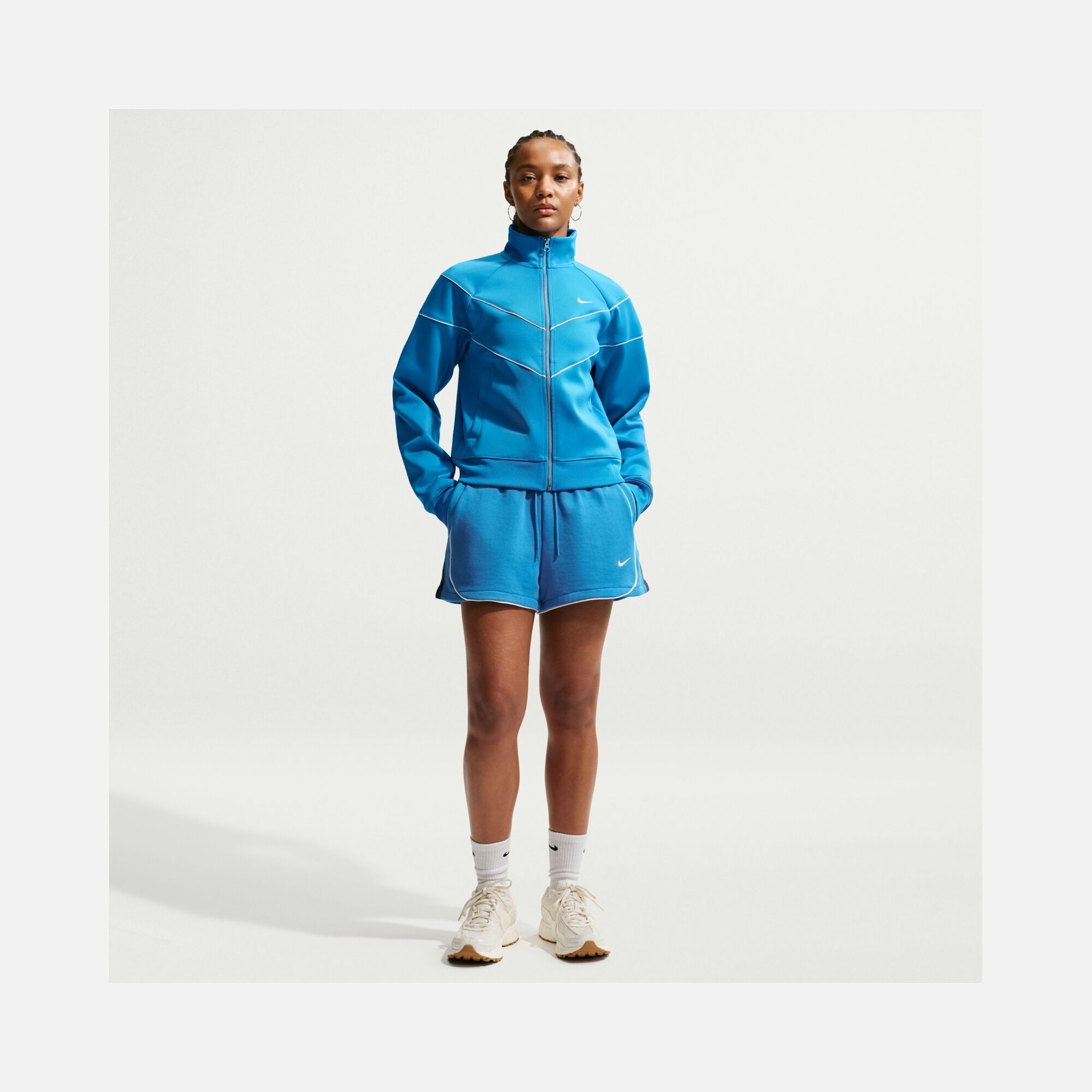 Nike Sportswear Street Grafik Mid-Rise Fleece Kadın Şort