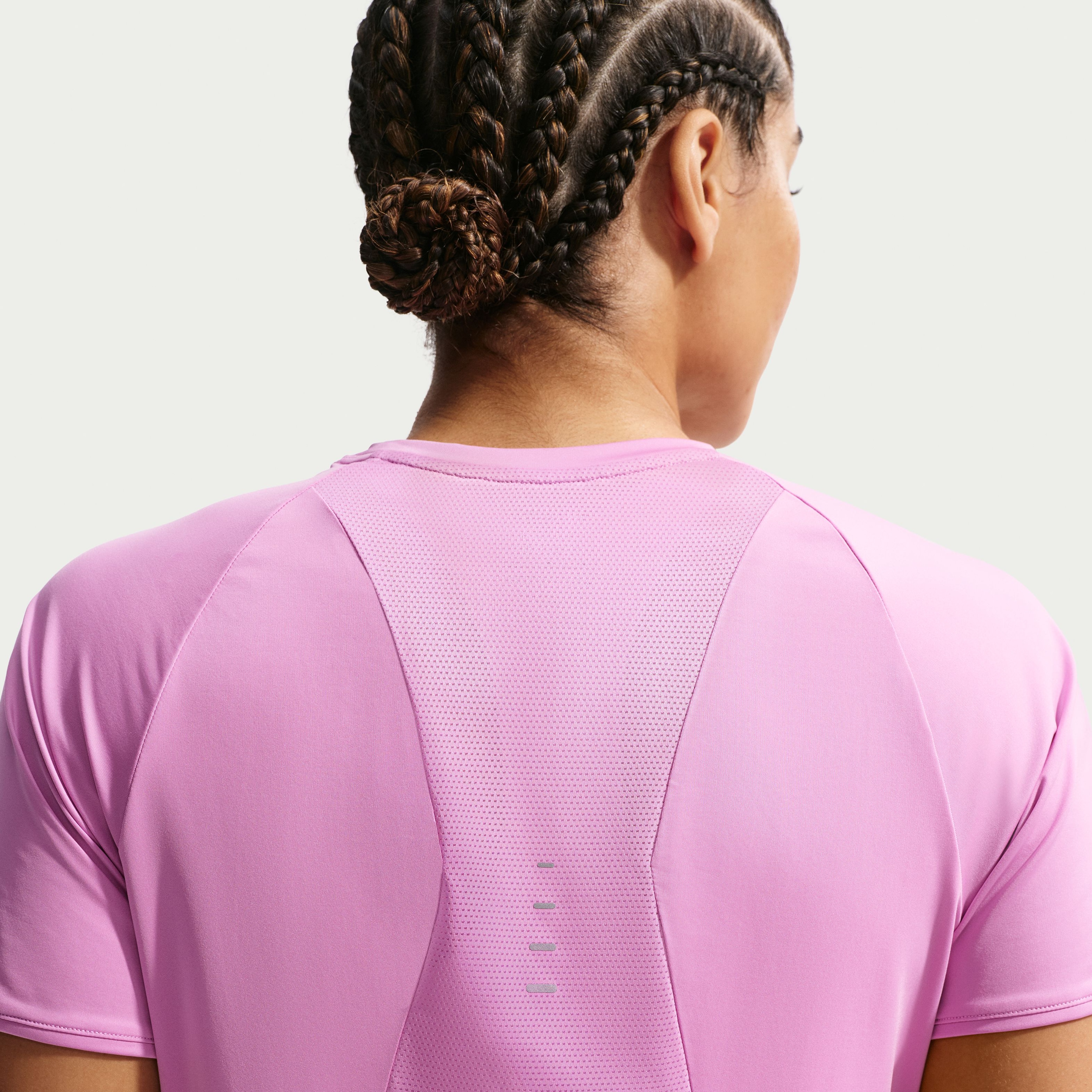 Nike Swift Dri-Fit Running Short-Sleeve Kadın Tişört