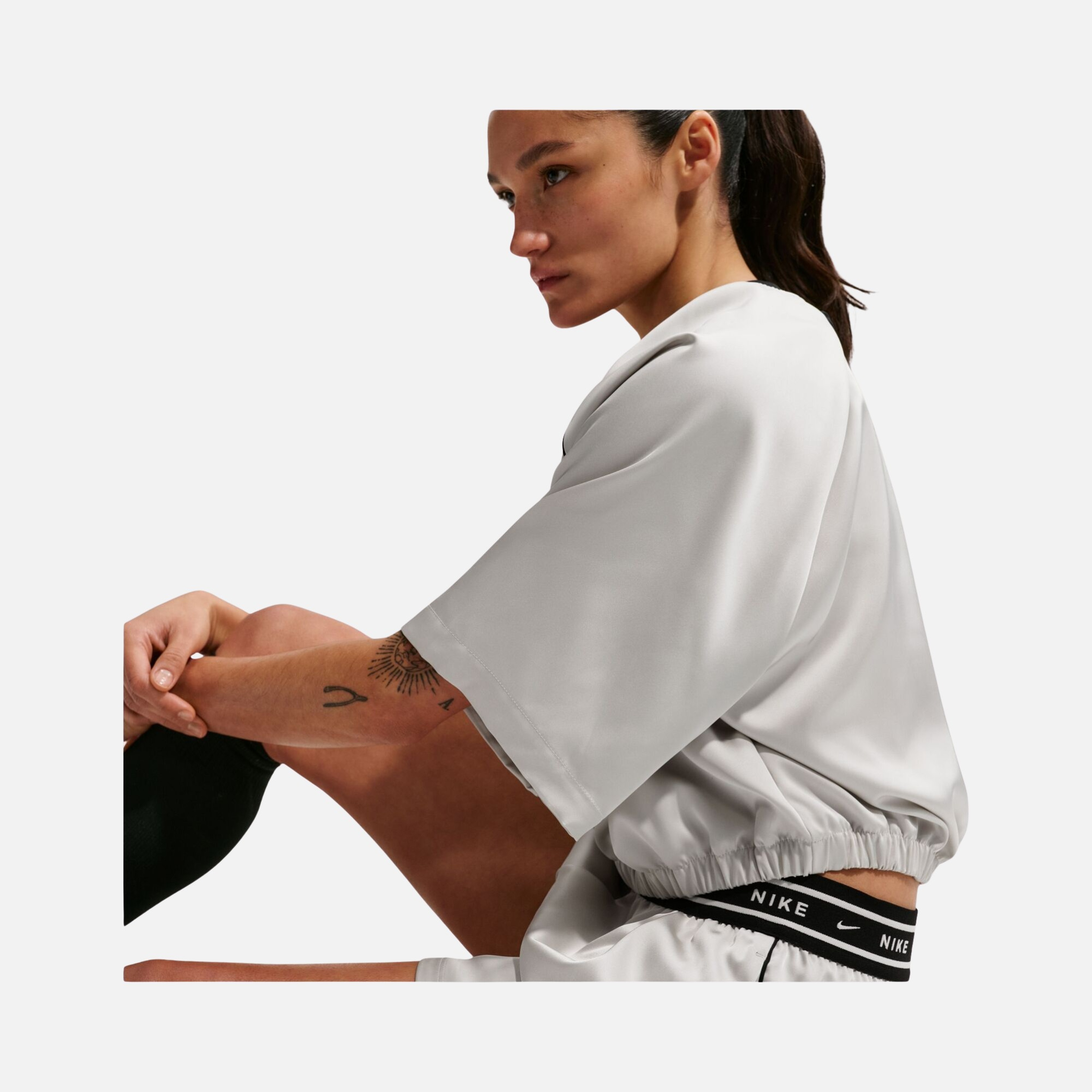 Nike Sportswear Offline Woven Saten Kadın Şort