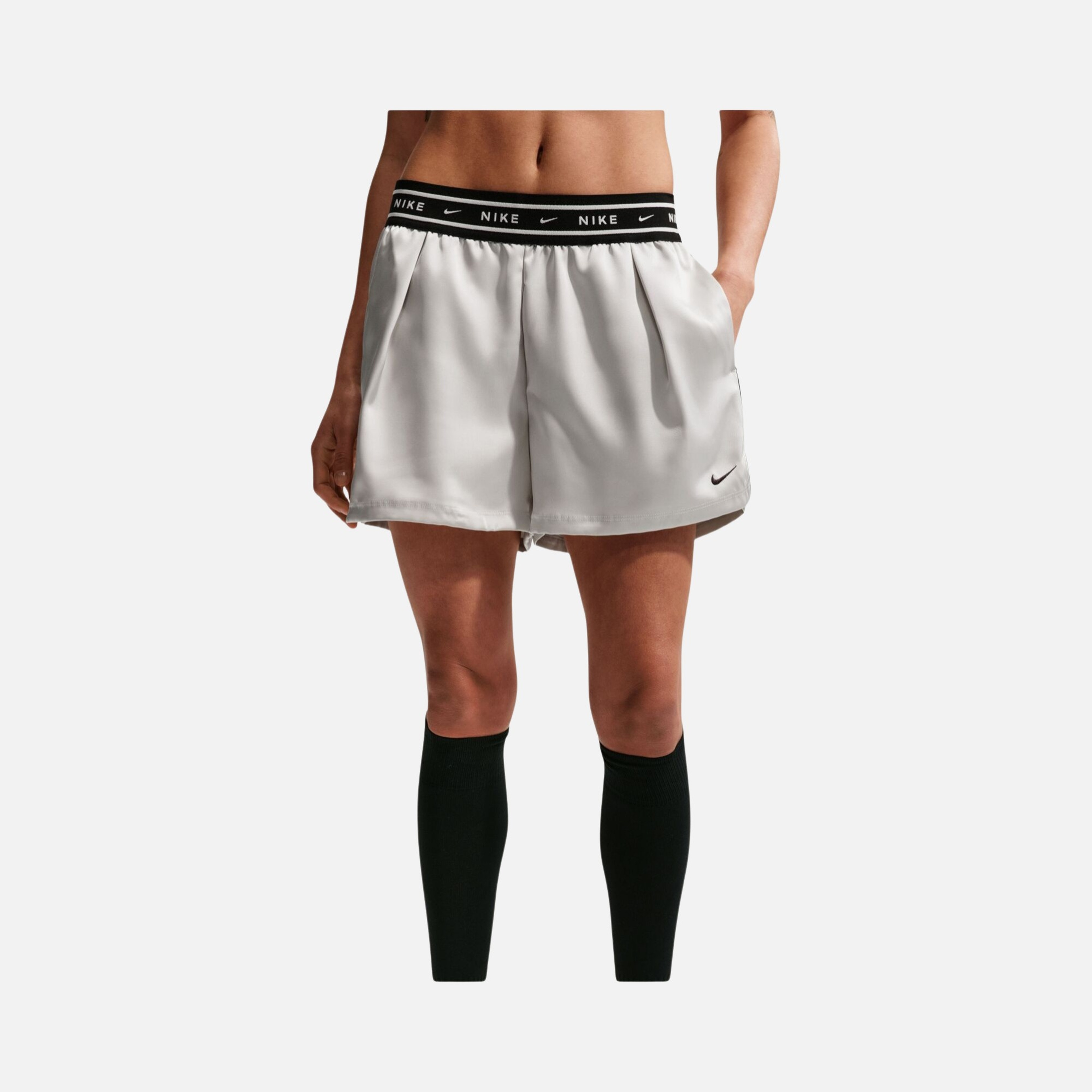 Nike Sportswear Offline Woven Saten Kadın Şort