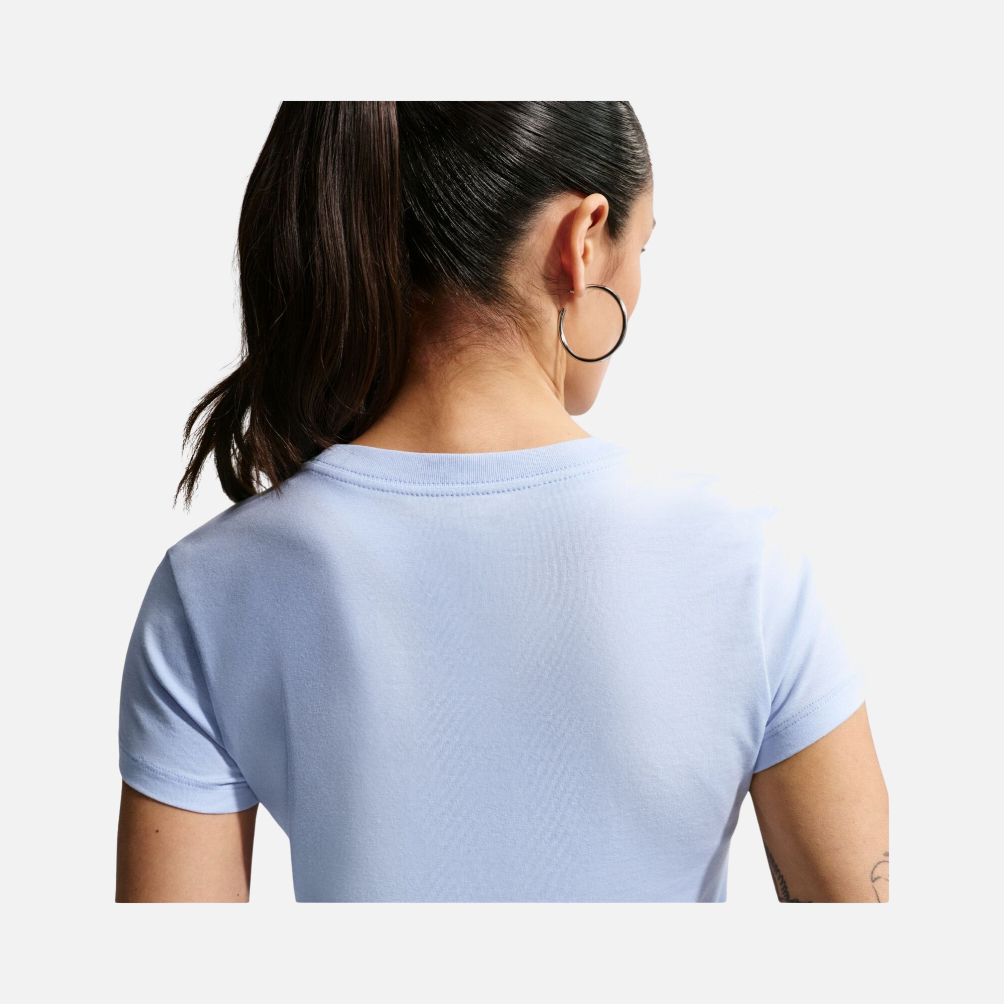 Nike Sportswear Essentials Chill Knit Short-Sleeve Kadın Tişört