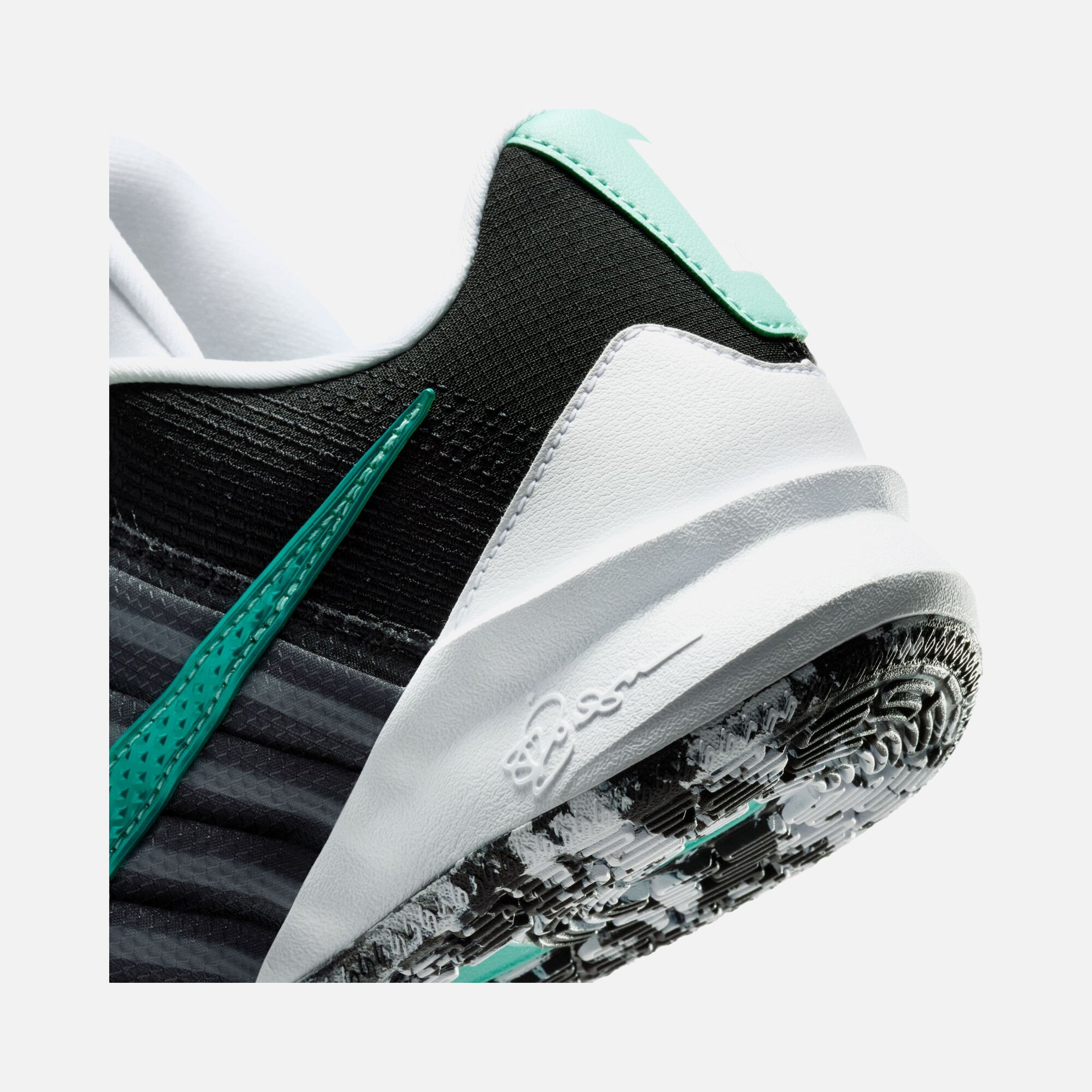 Nike Sabrina 3 Kadın Basketbol Ayakkabısı