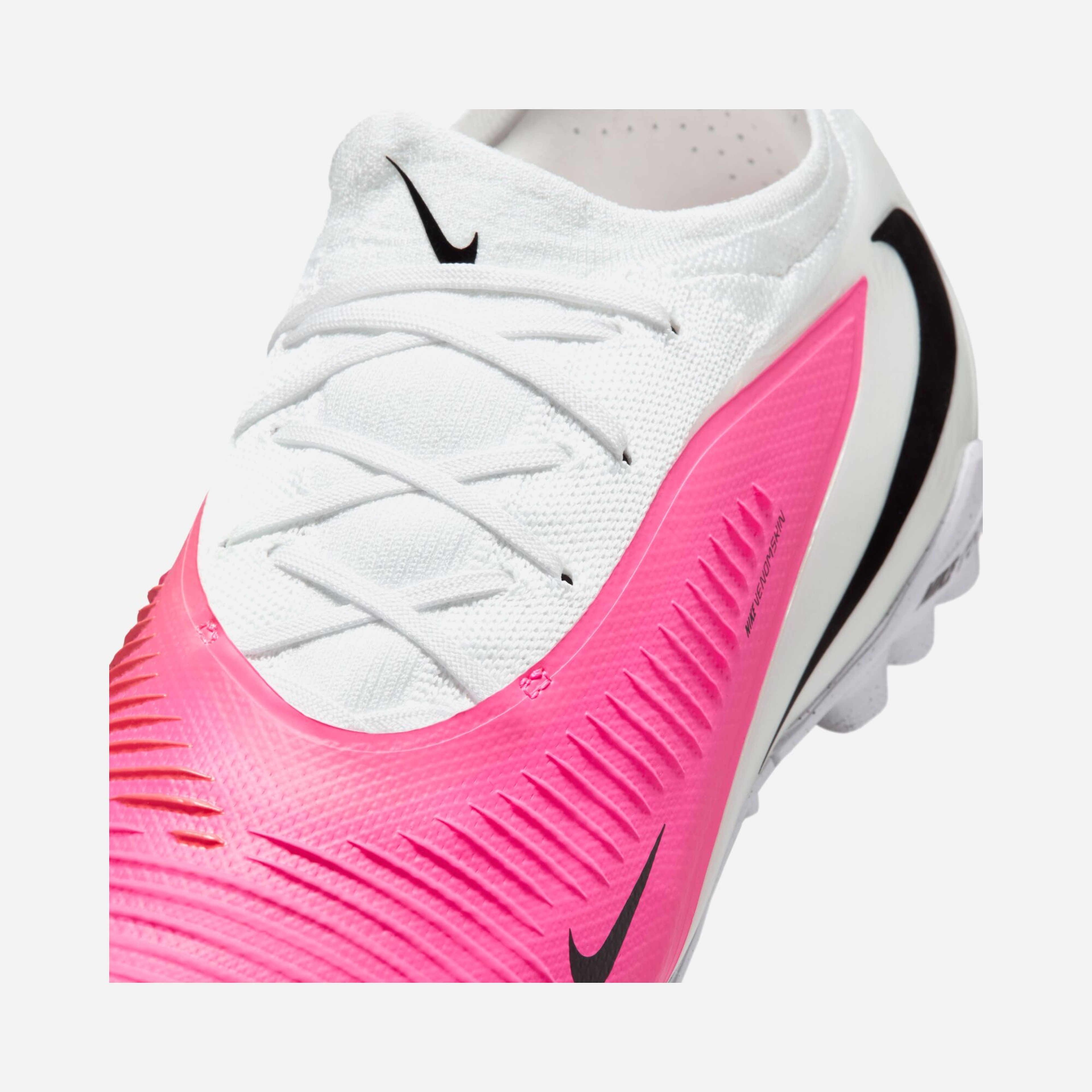 Nike Phantom 6 Low Pro Erkek Krampon
