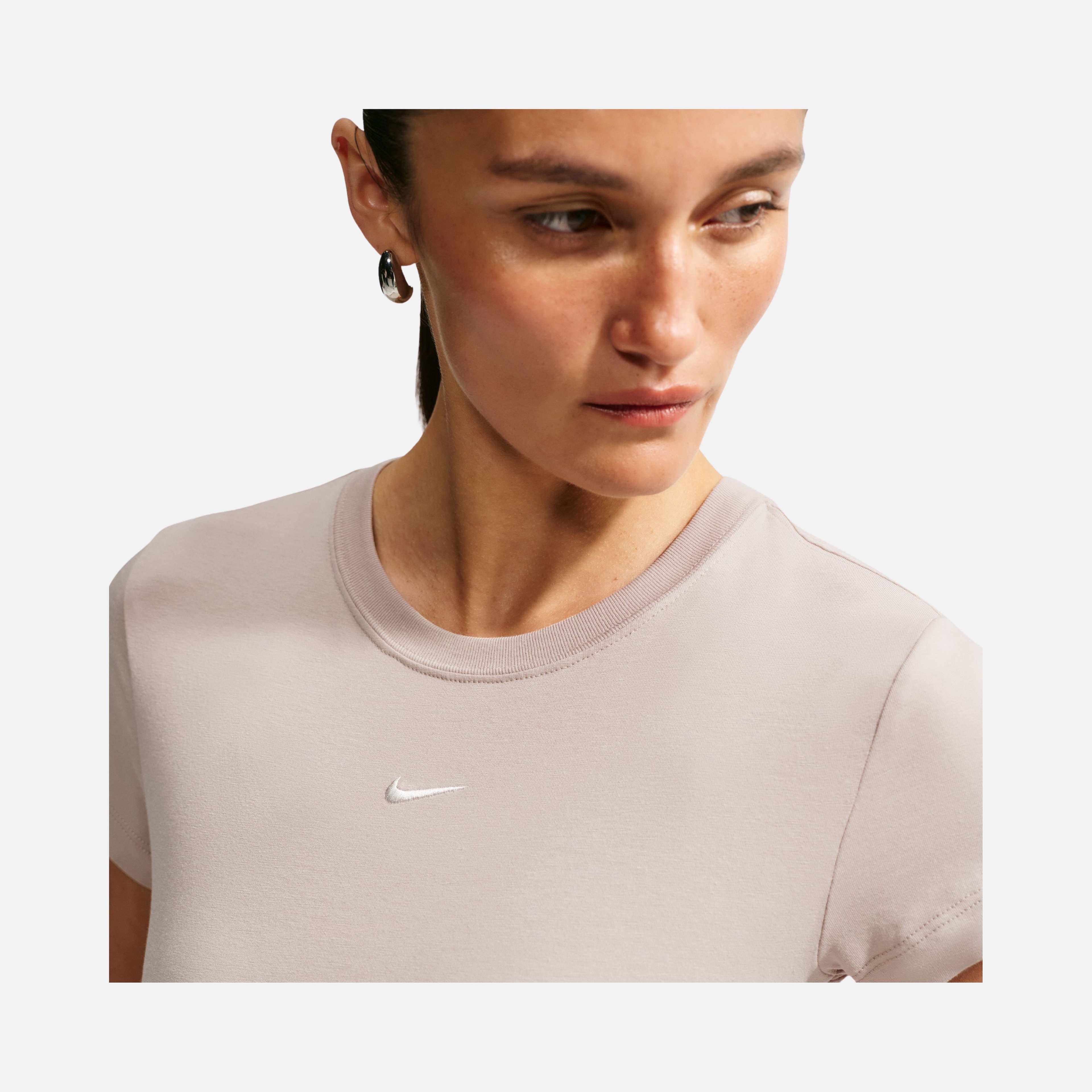 Nike Sportswear Essentials Chill Knit Short-Sleeve Kadın Tişört