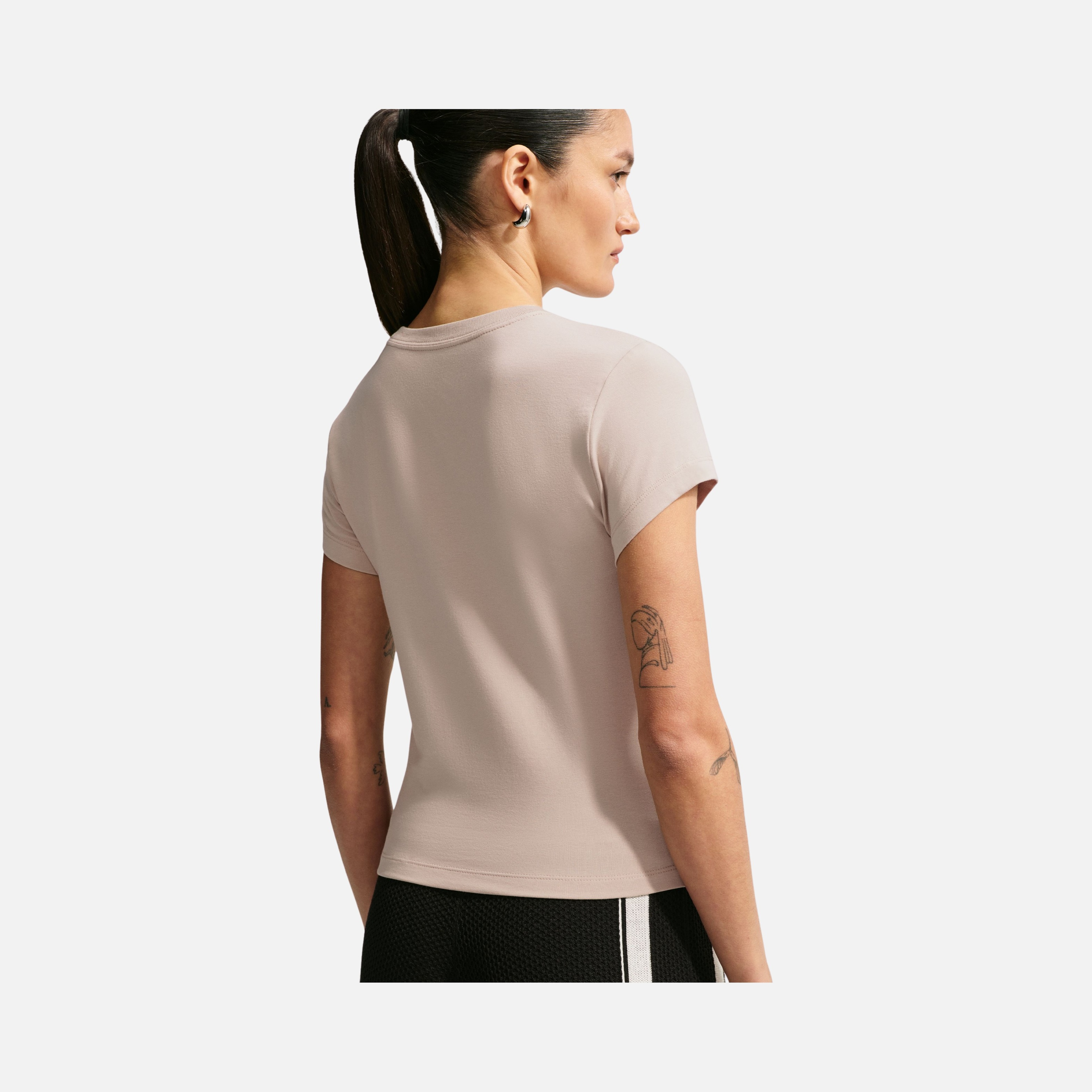 Nike Sportswear Essentials Chill Knit Short-Sleeve Kadın Tişört