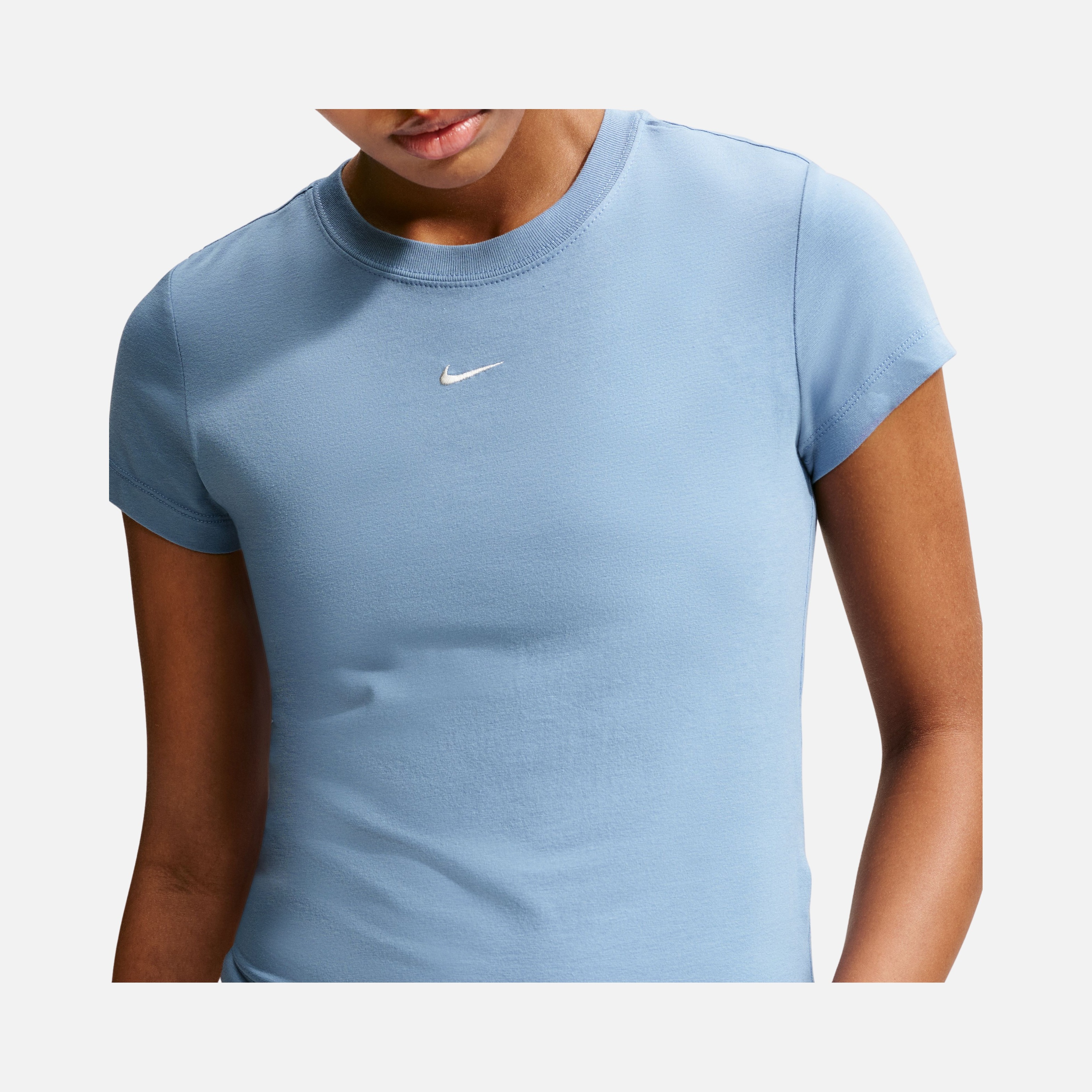Nike Sportswear Essentials Chill Knit Short-Sleeve Kadın Tişört