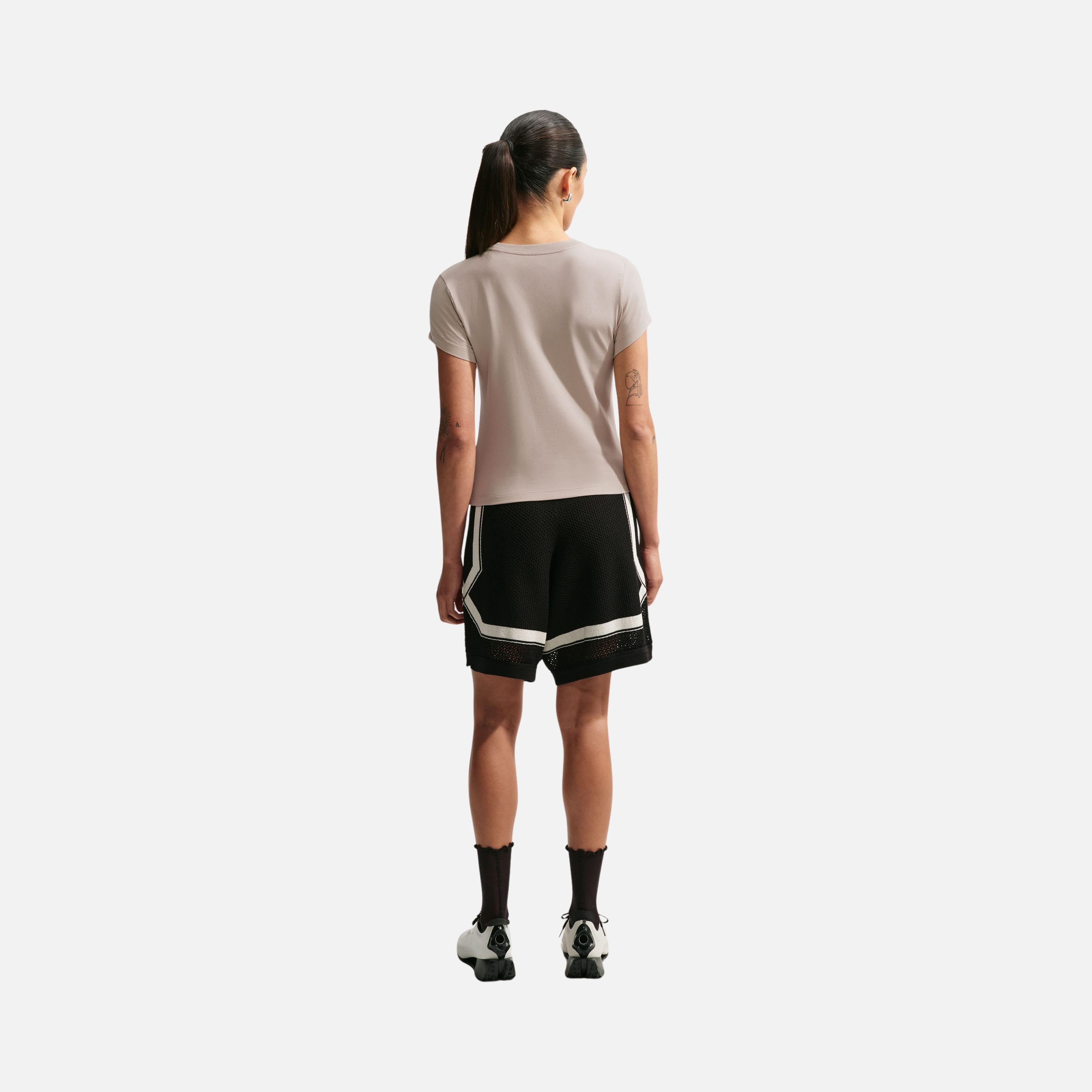 Nike Sportswear Essentials Chill Knit Short-Sleeve Kadın Tişört