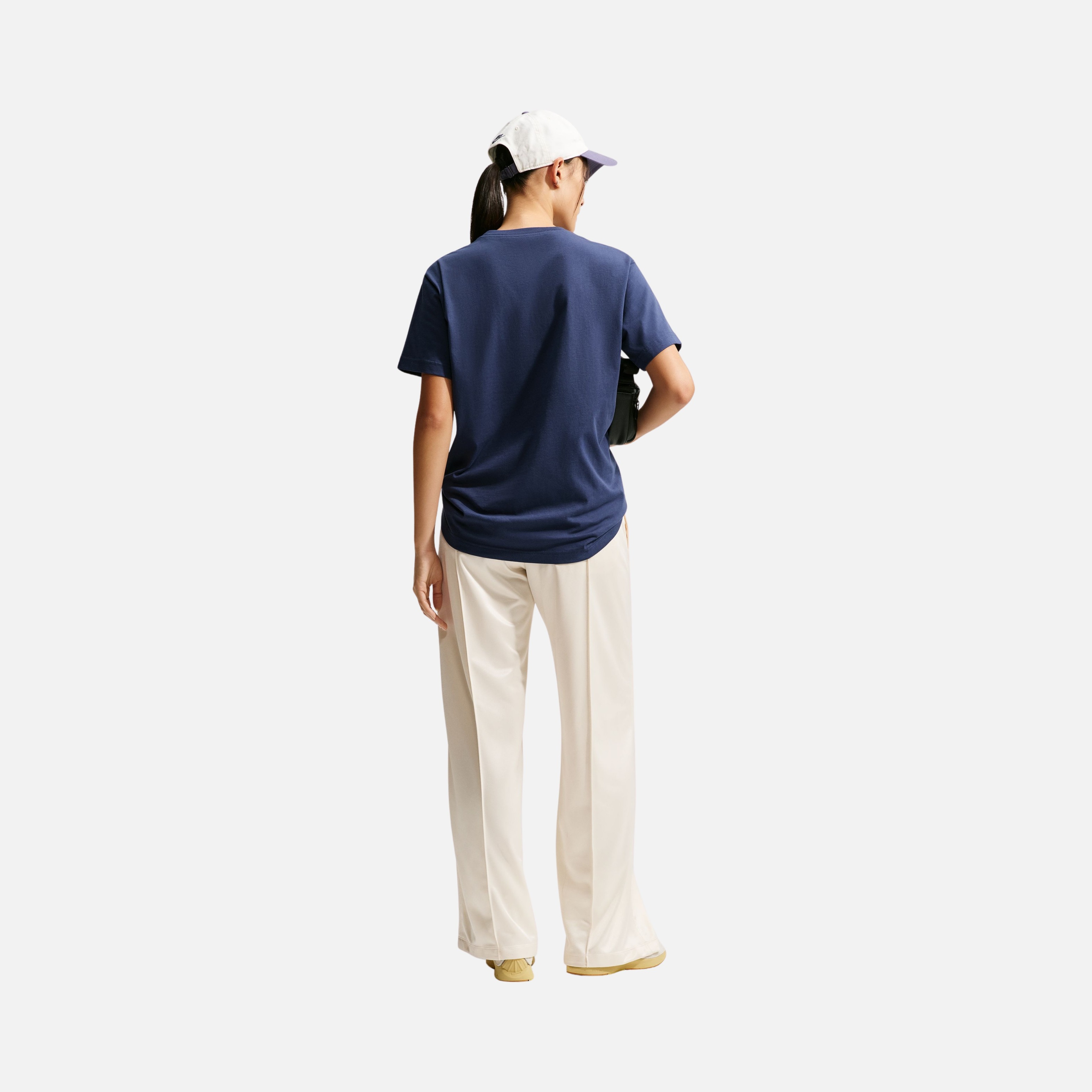 Nike Sportswear Classic Kadın Tişört