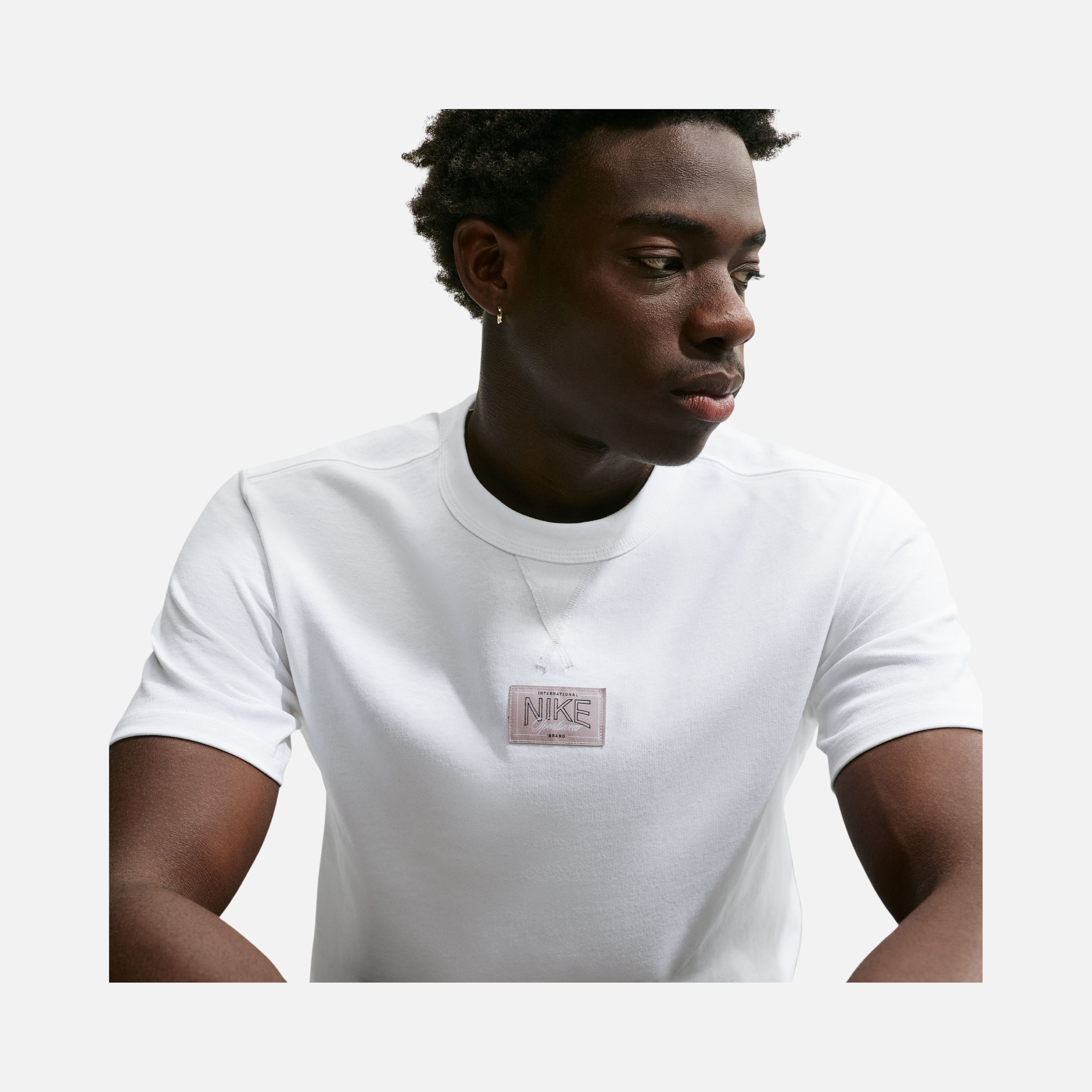 Nike Tailored Premium Patch Erkek Tişört