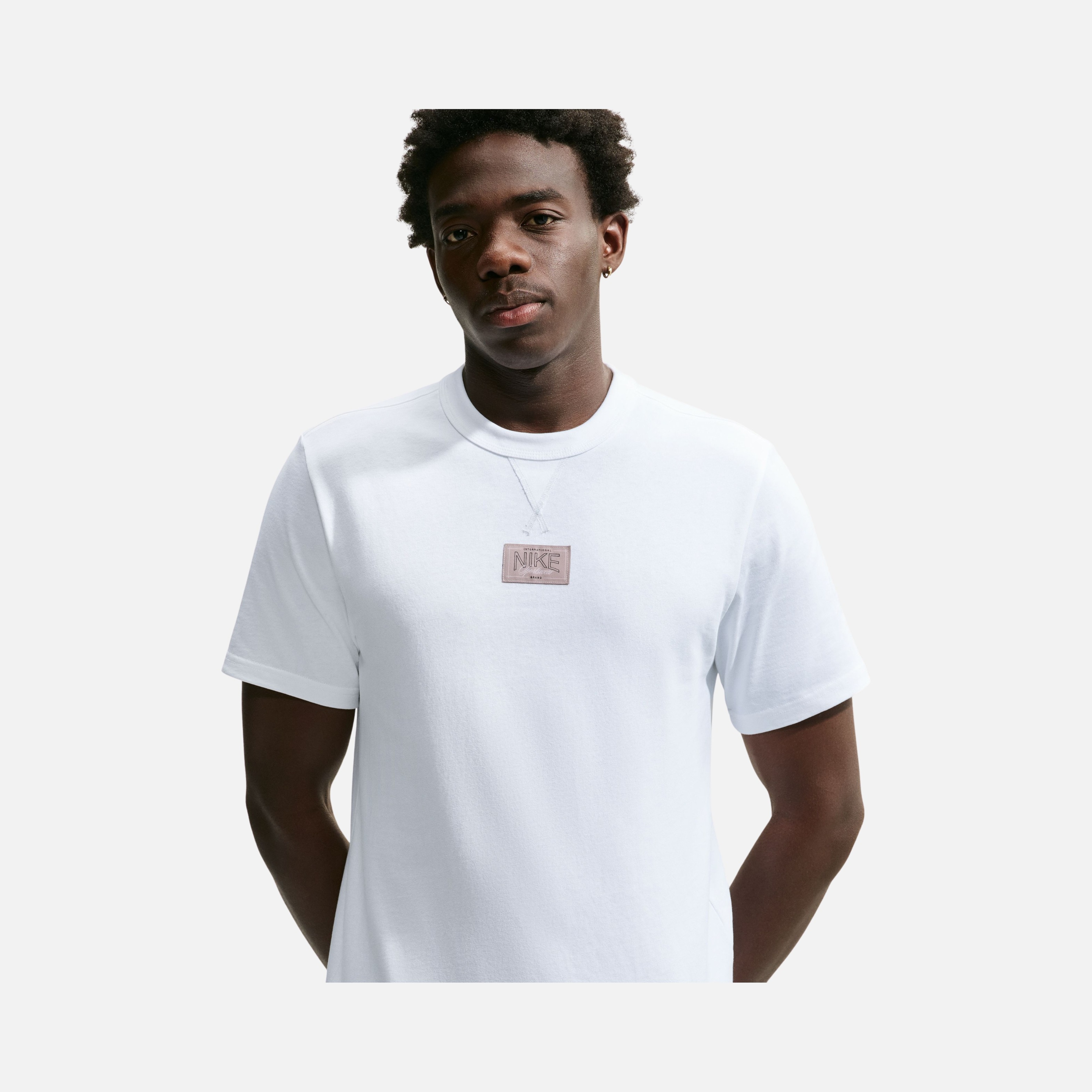 Nike Tailored Premium Patch Erkek Tişört