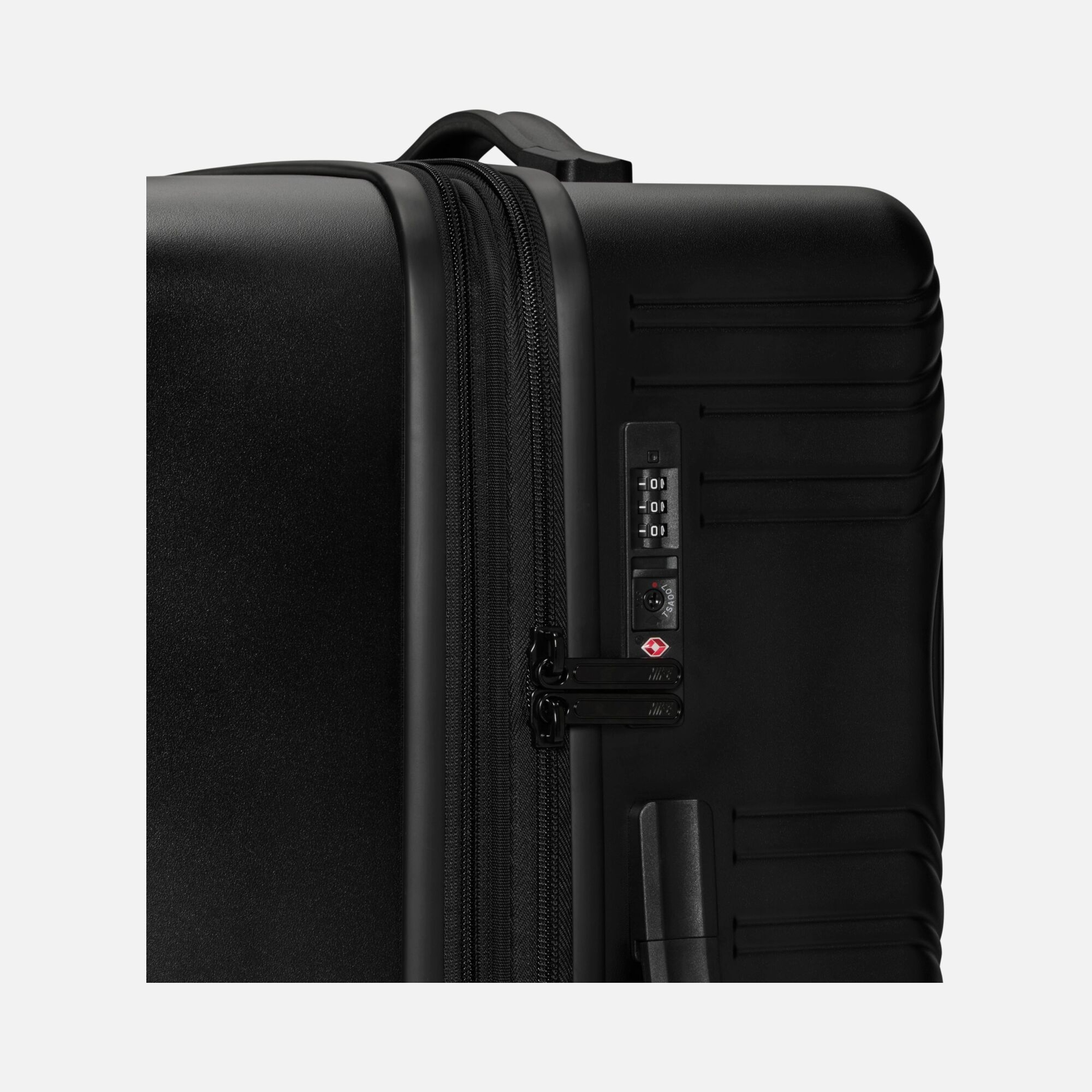 Nike 66 cm Sert Kapaklı Orta Boy (96 L) Bagaj Bavul