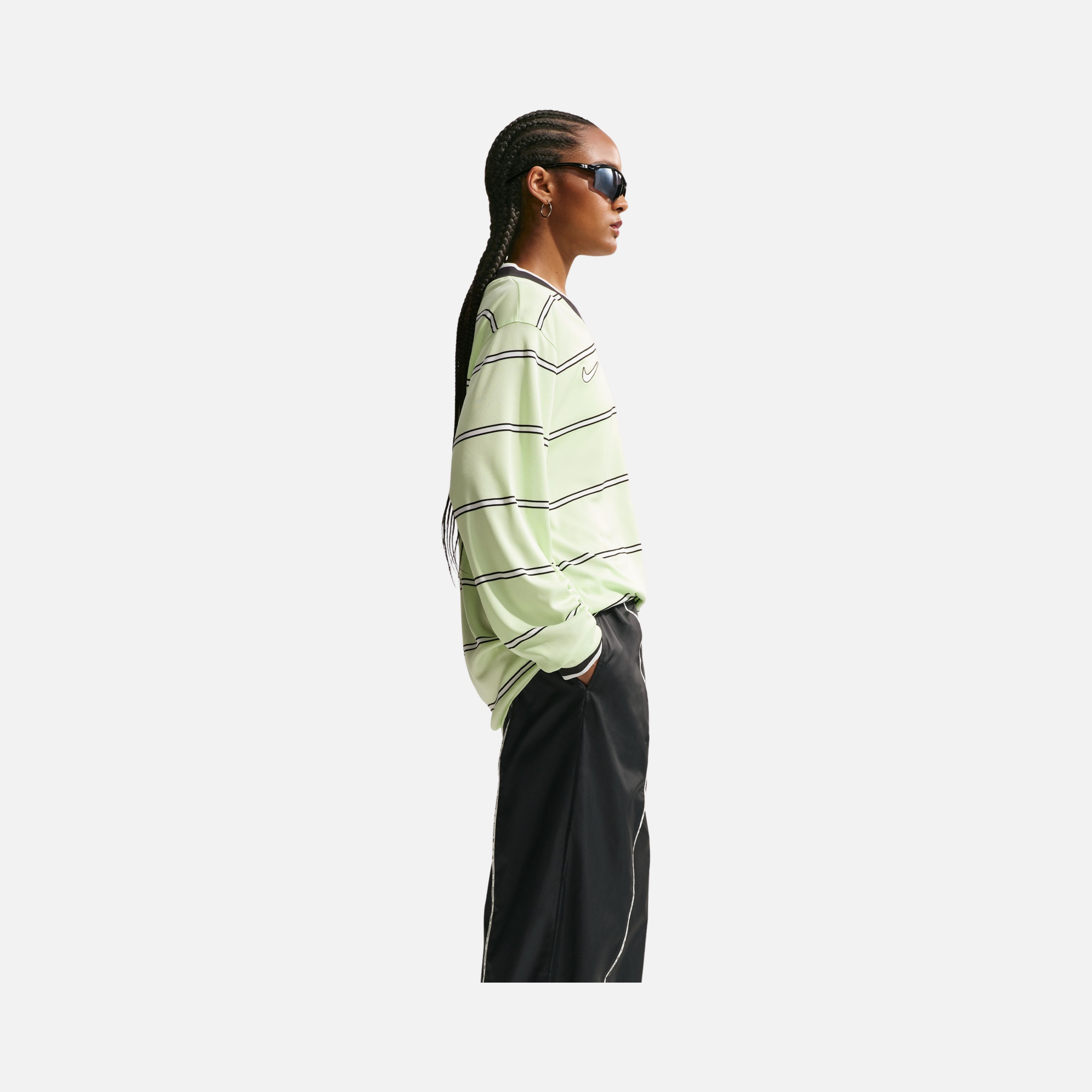 Nike Sportswear Mid-Rise Repel Woven Kadın Pantolon
