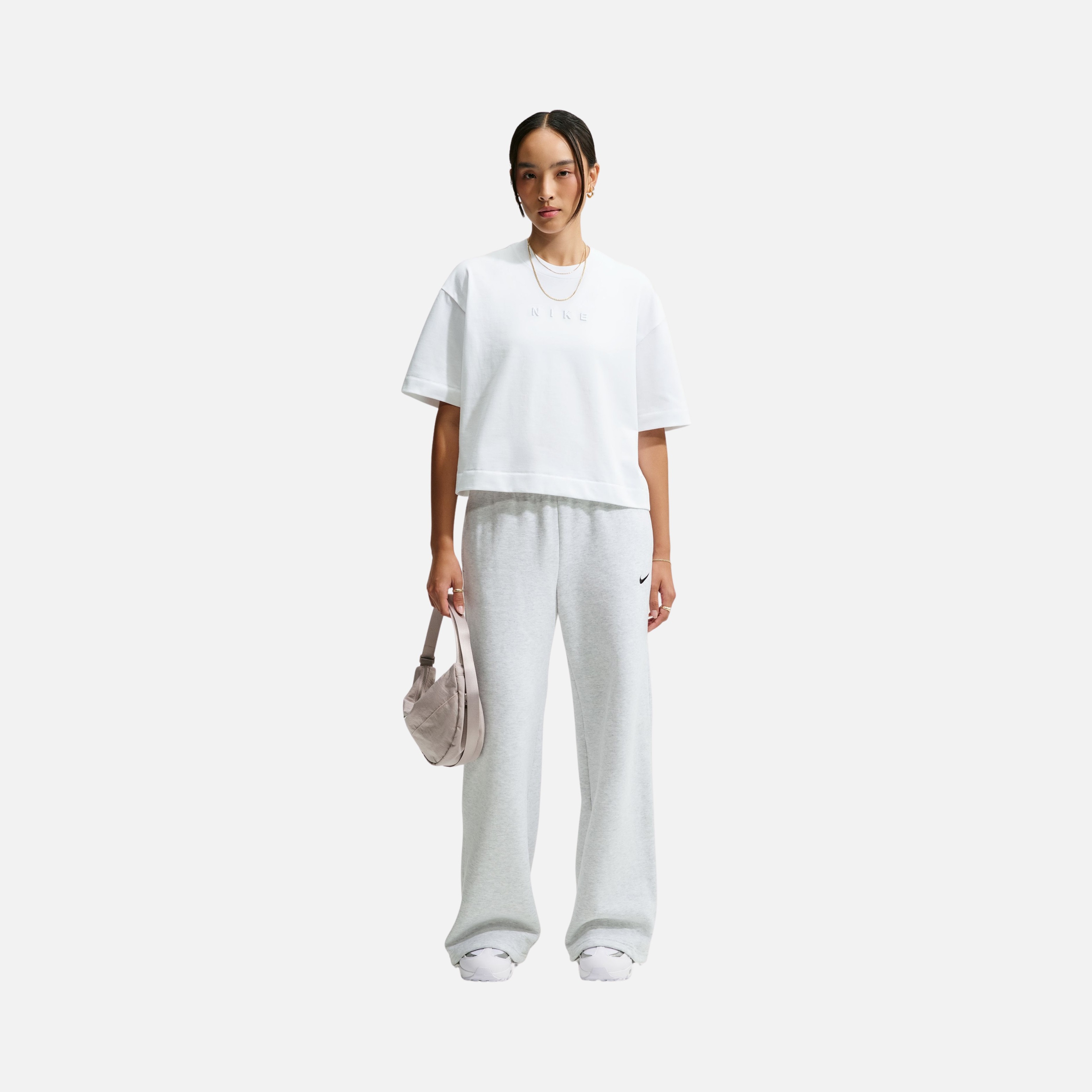 Nike Luxe Boxy Kadın Tişört