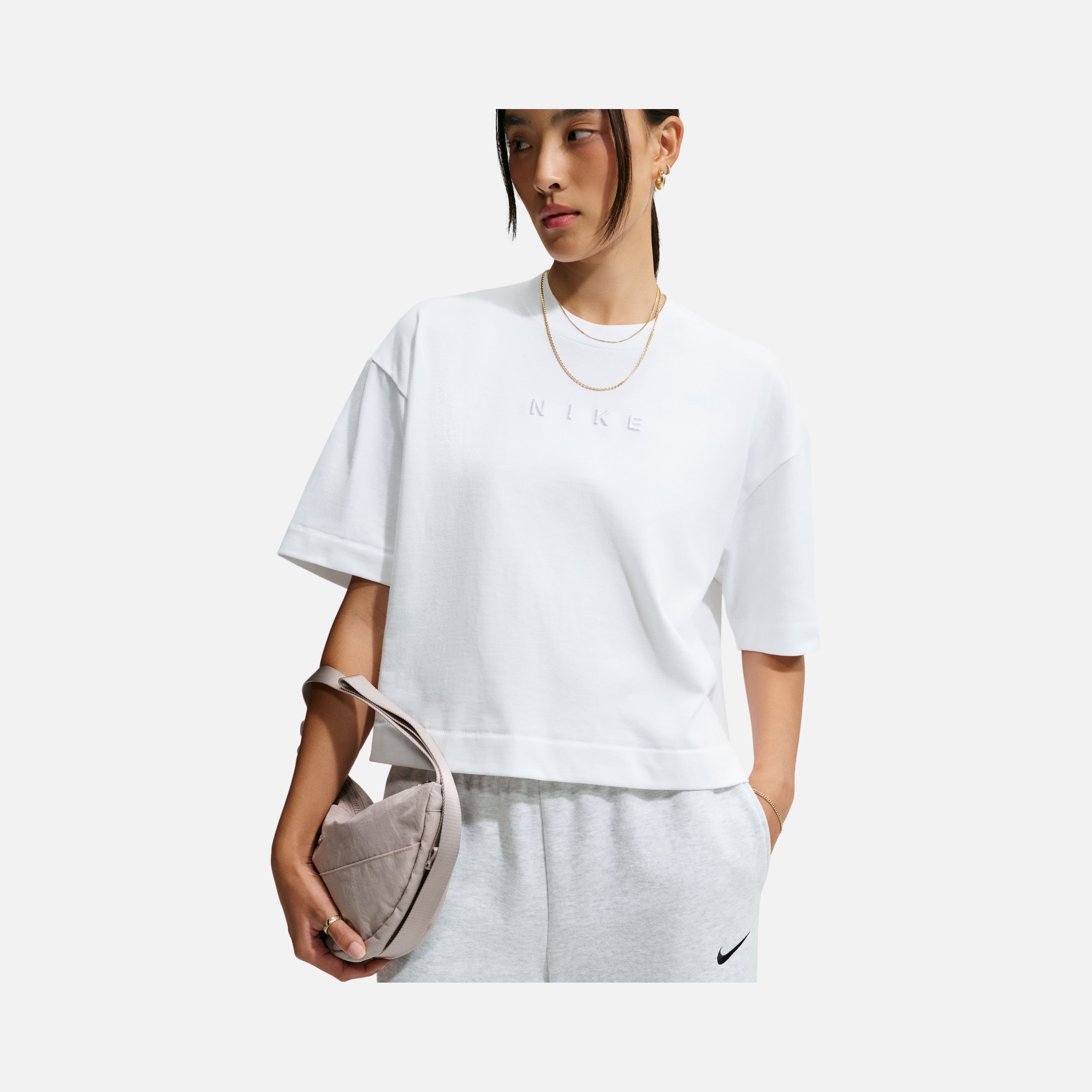 Nike Luxe Boxy Kadın Tişört