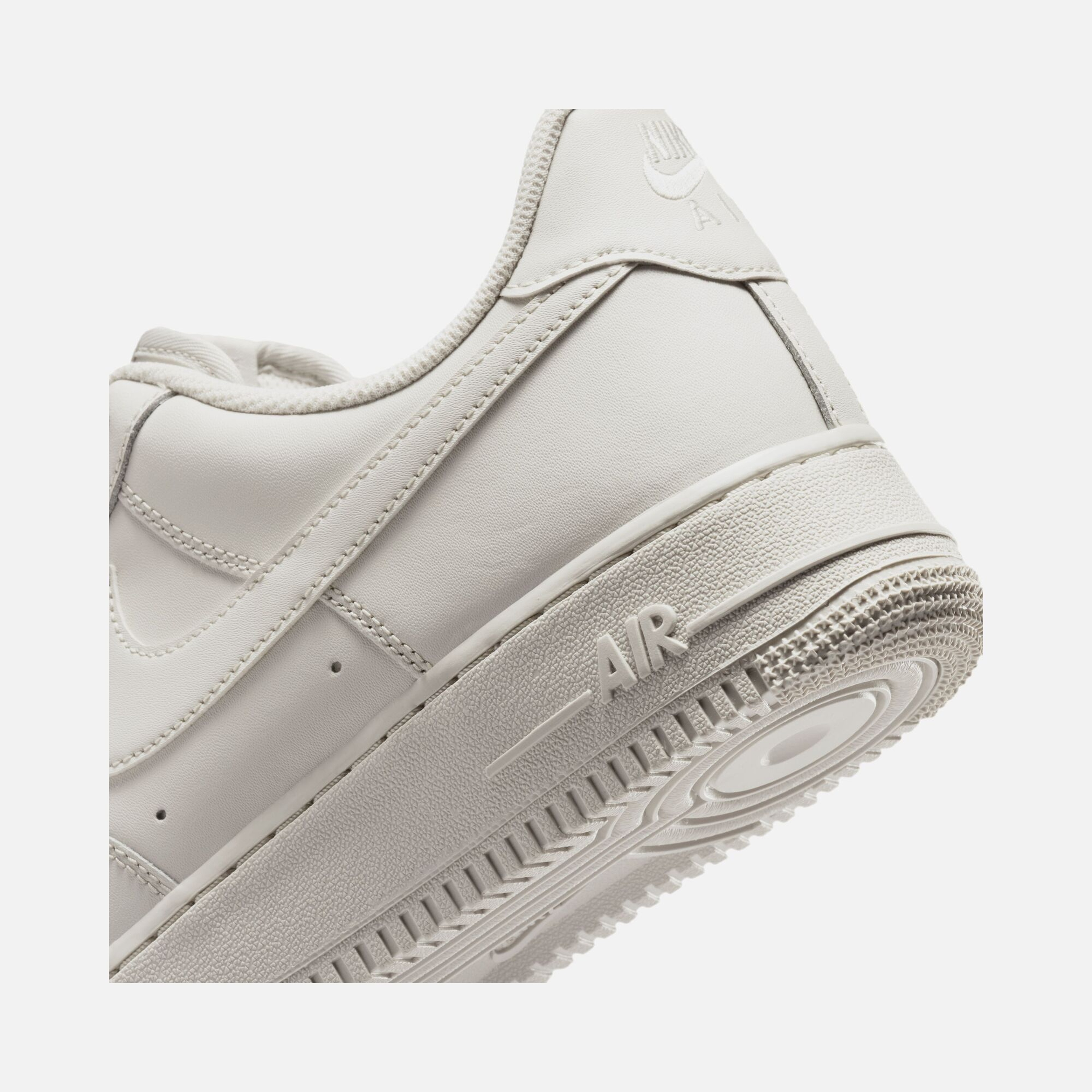 Nike Air Force 1 07 Erkek Spor Ayakkabı