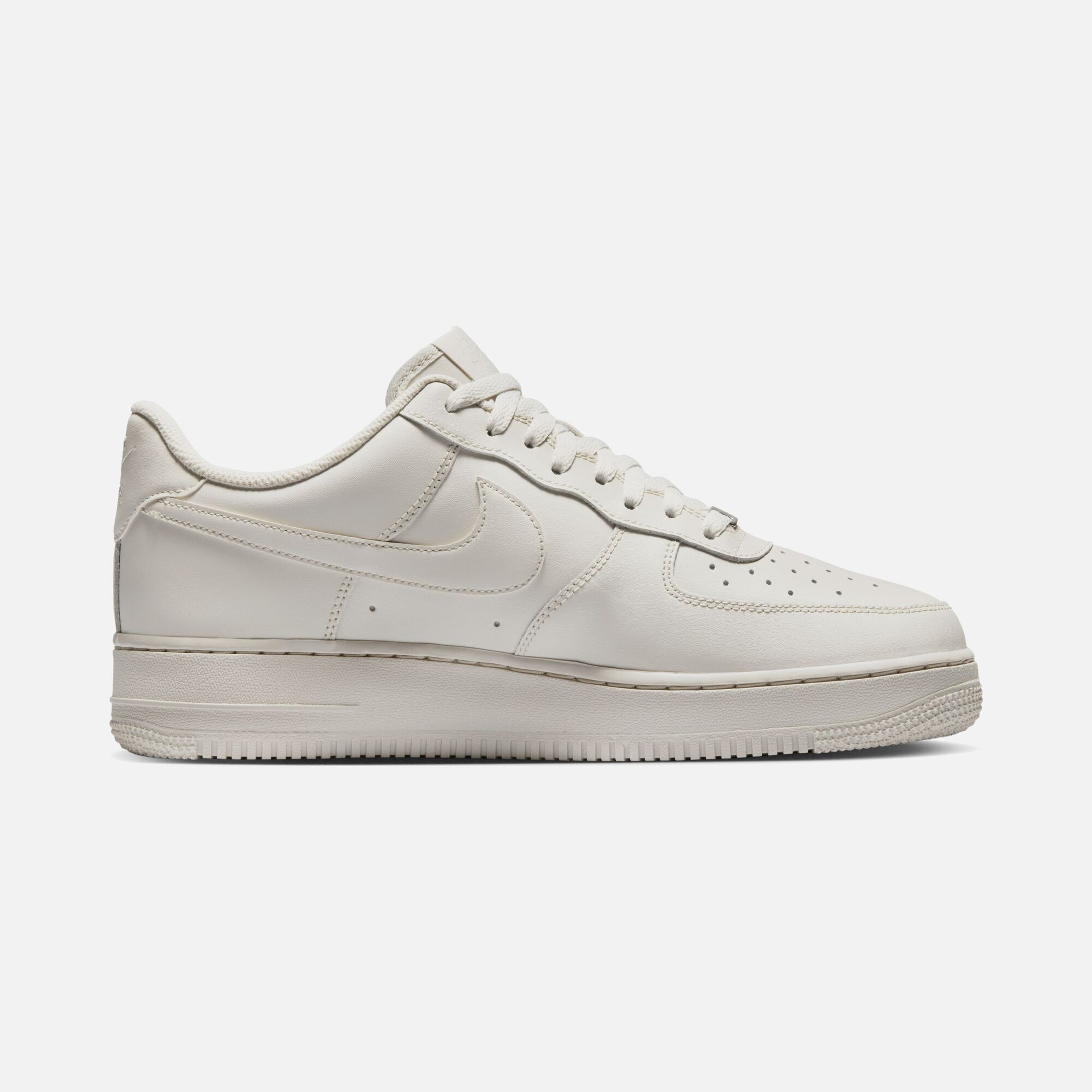 Nike Air Force 1 07 Erkek Spor Ayakkabı
