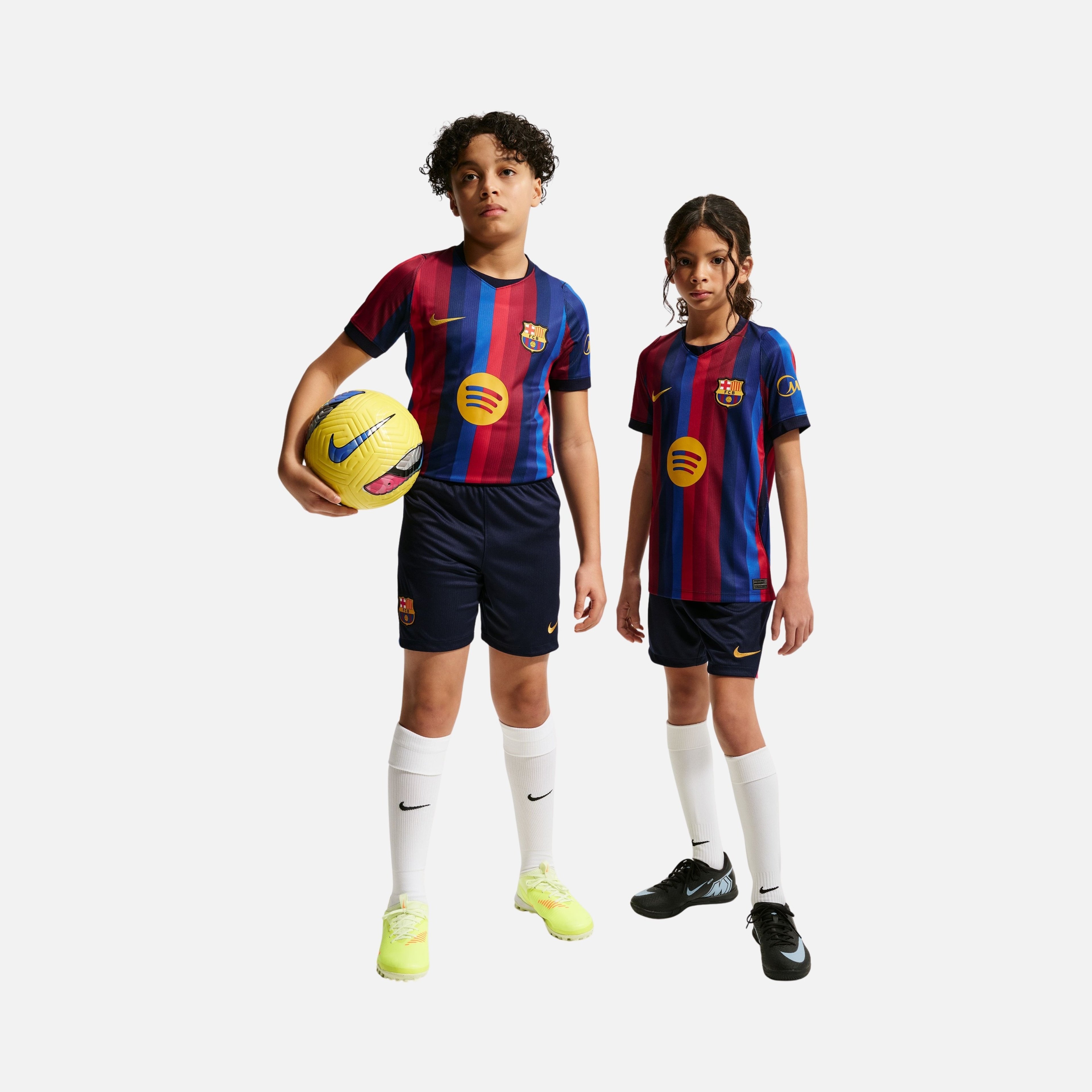Nike FC Barcelona 2026/27 İç Saha Çocuk Şort