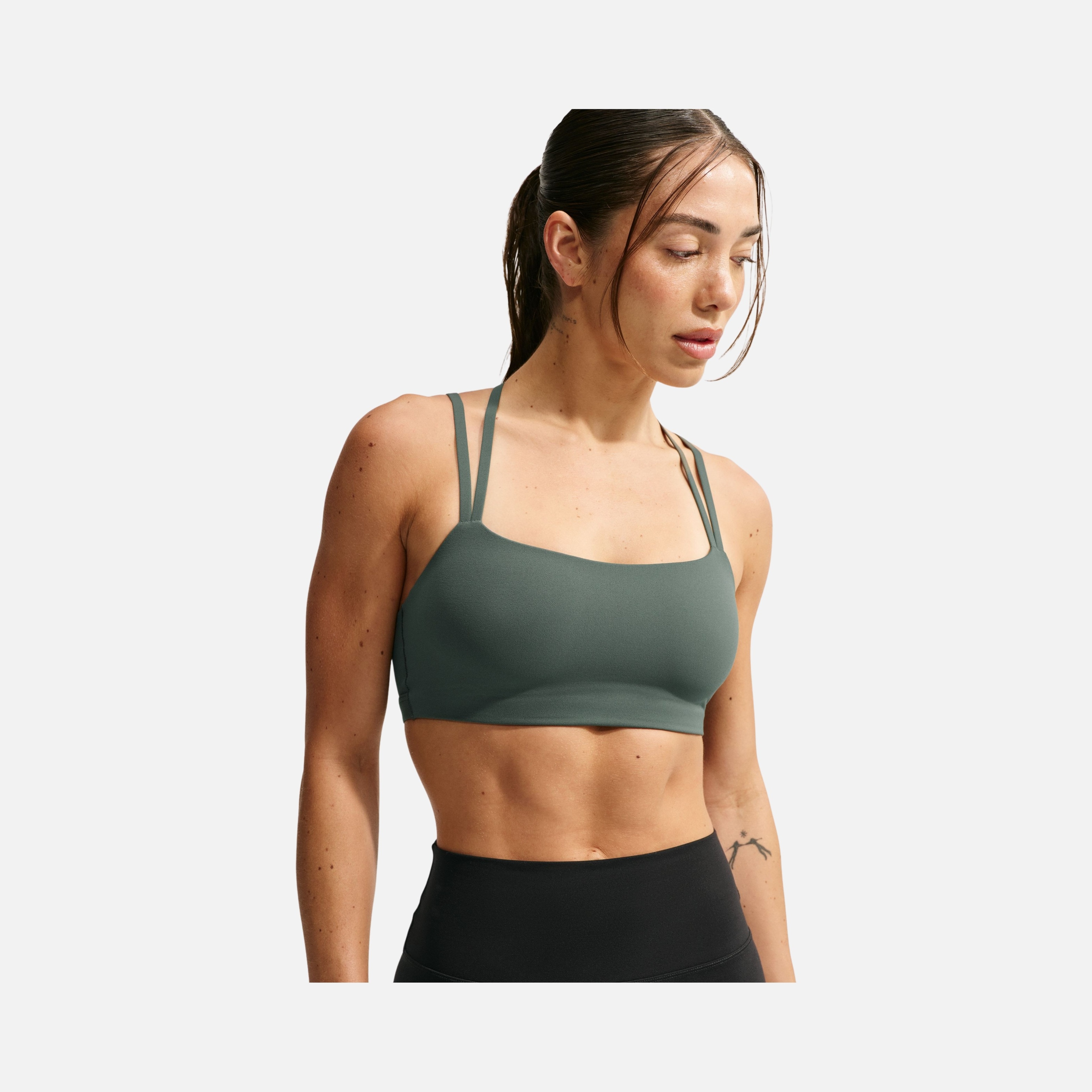 Nike Dri-Fit Zenvy Strappy Kadın Bra