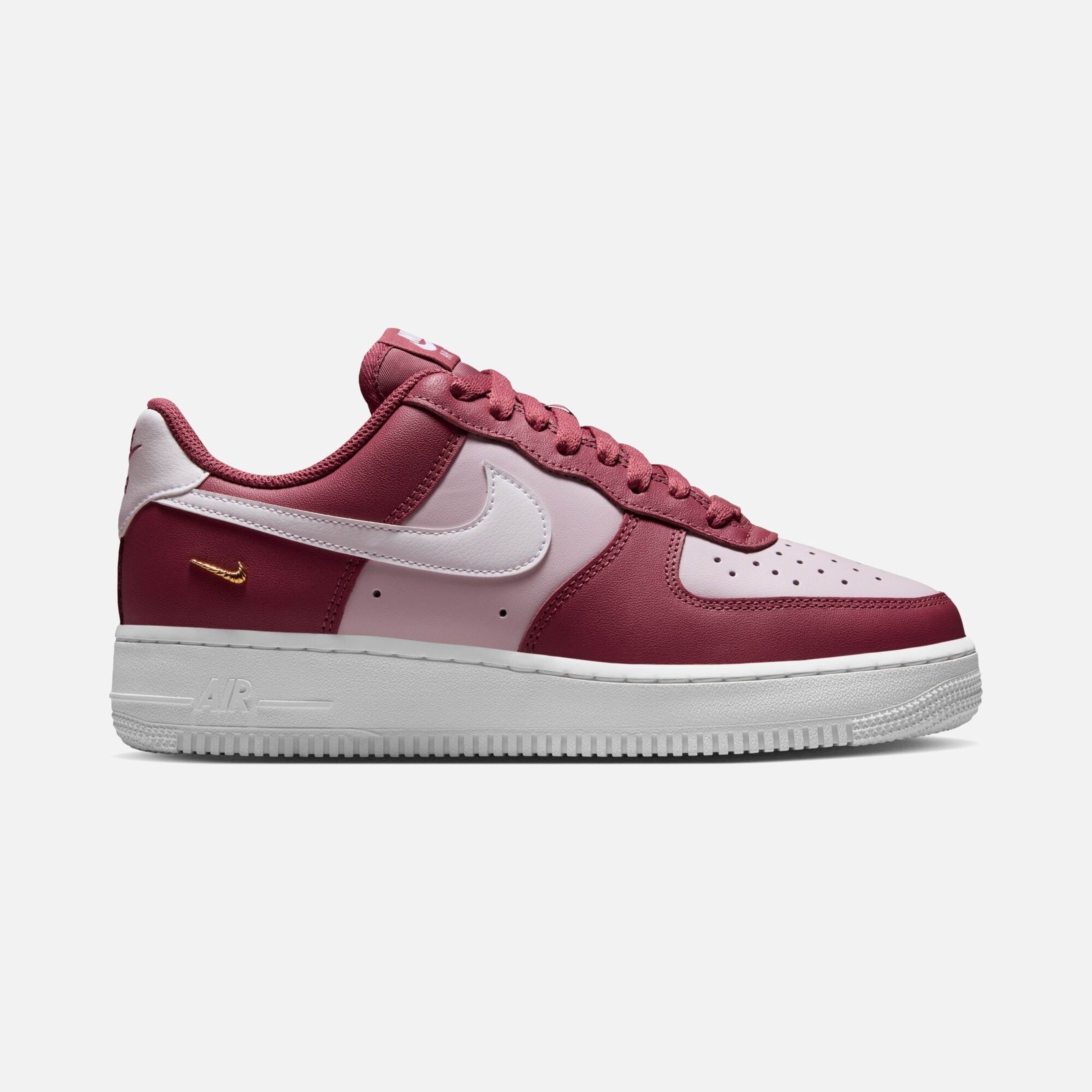 Женские кроссовки Nike Air Force 1 '07 W