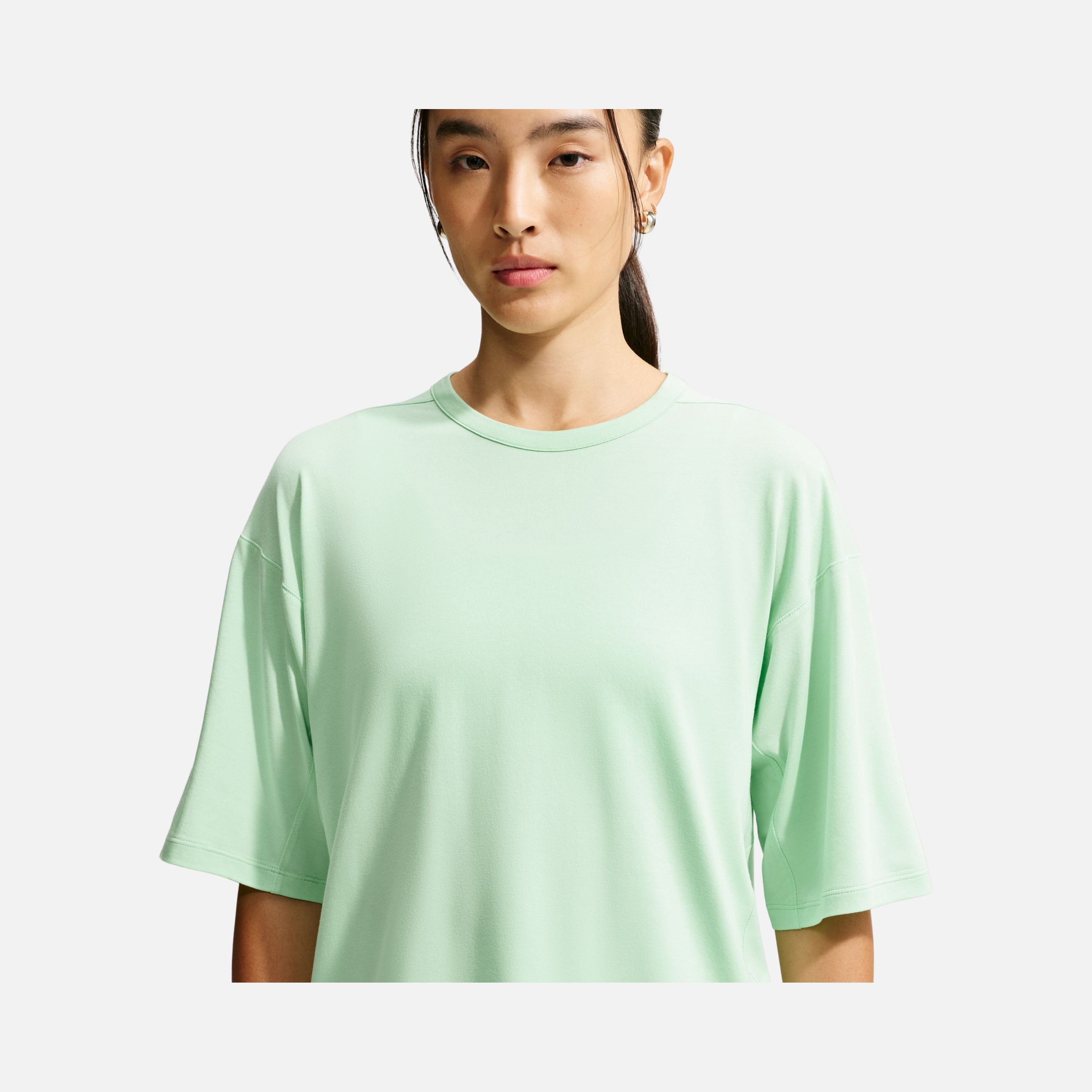 Nike 24.7 ImpossiblySoft Light Dri-FIT Kadın Tişört
