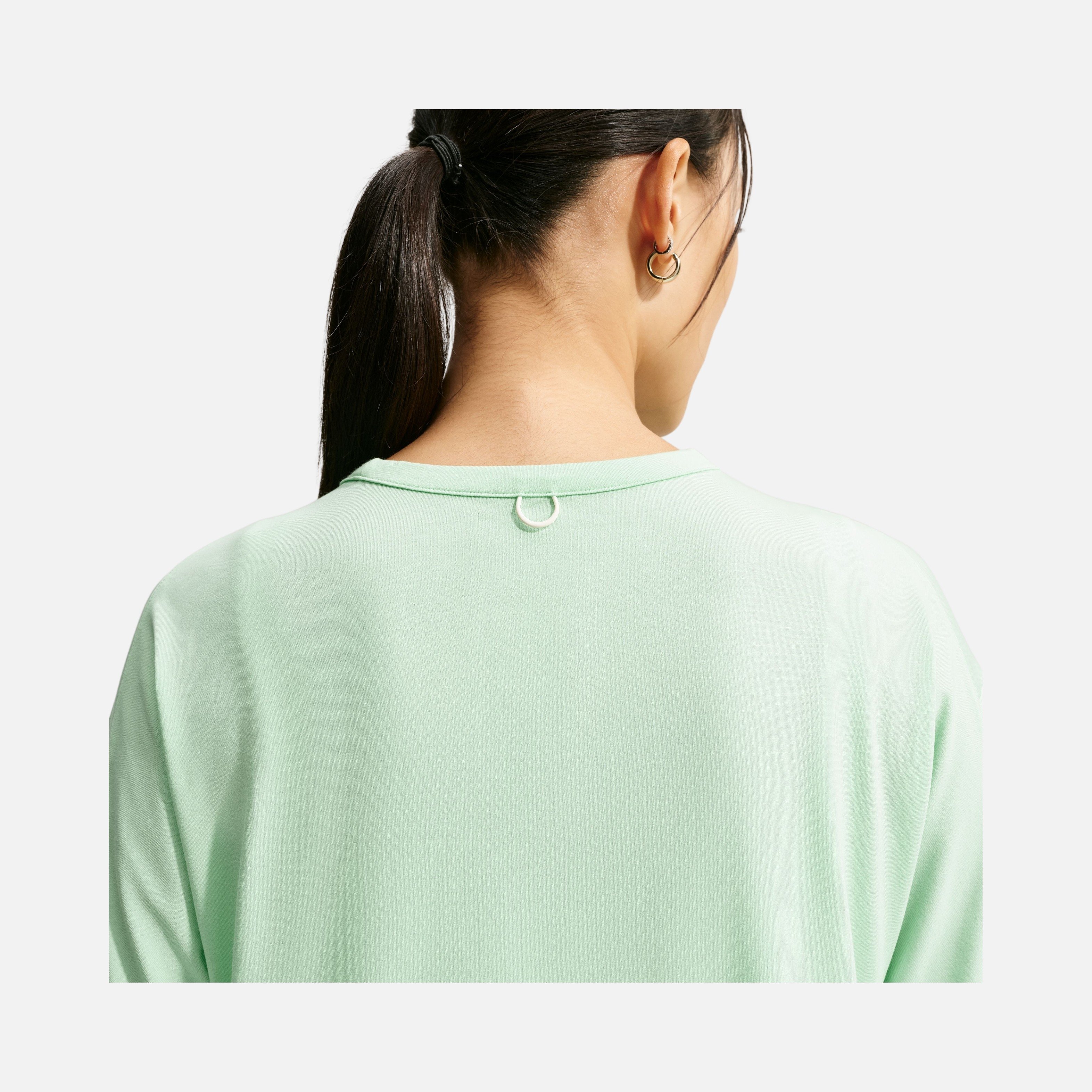 Nike 24.7 ImpossiblySoft Light Dri-FIT Kadın Tişört