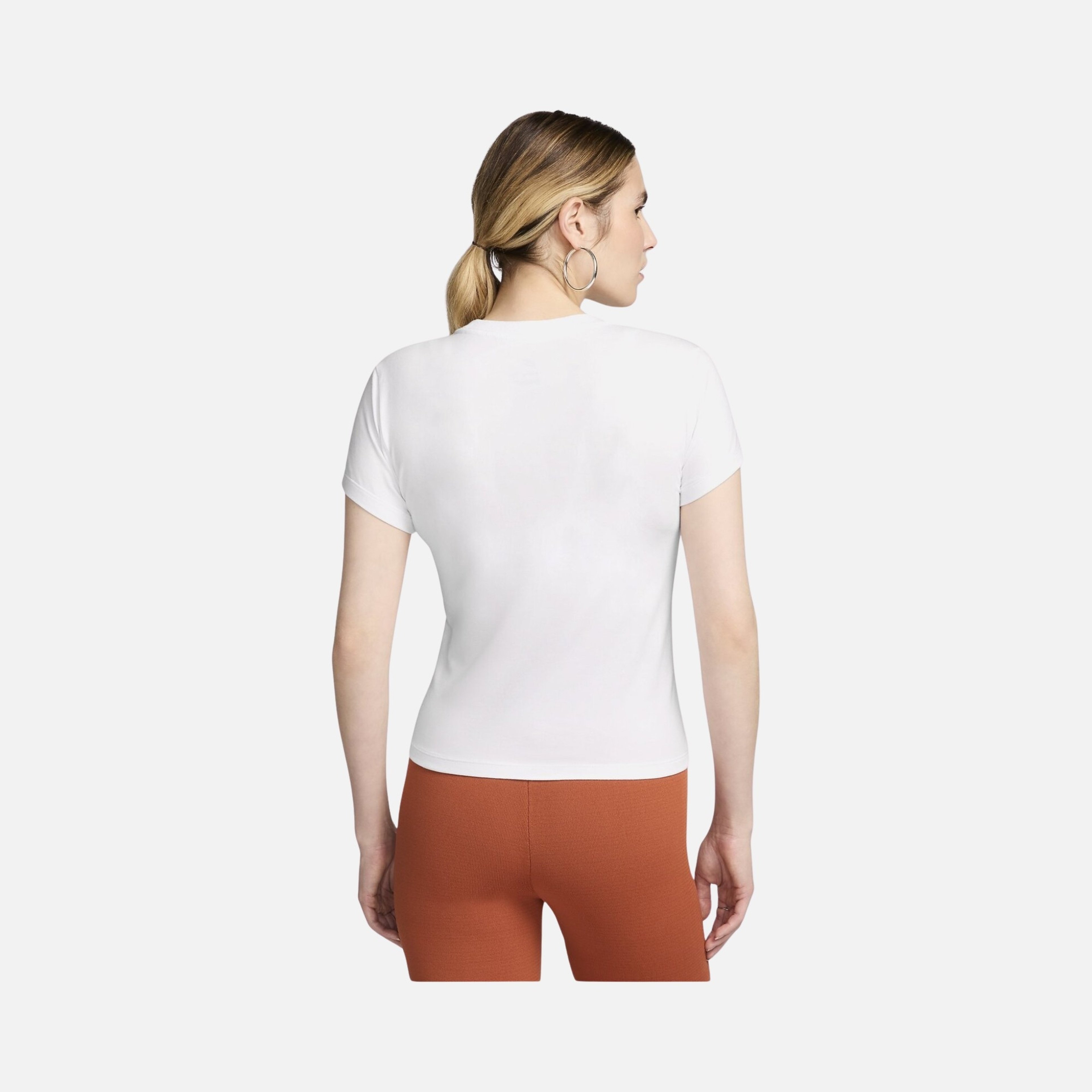 Nike Sportswear Essentials Chill Knit Short-Sleeve Kadın Tişört
