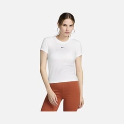 Nike Sportswear Essentials Chill Knit Short-Sleeve Kadın Tişört