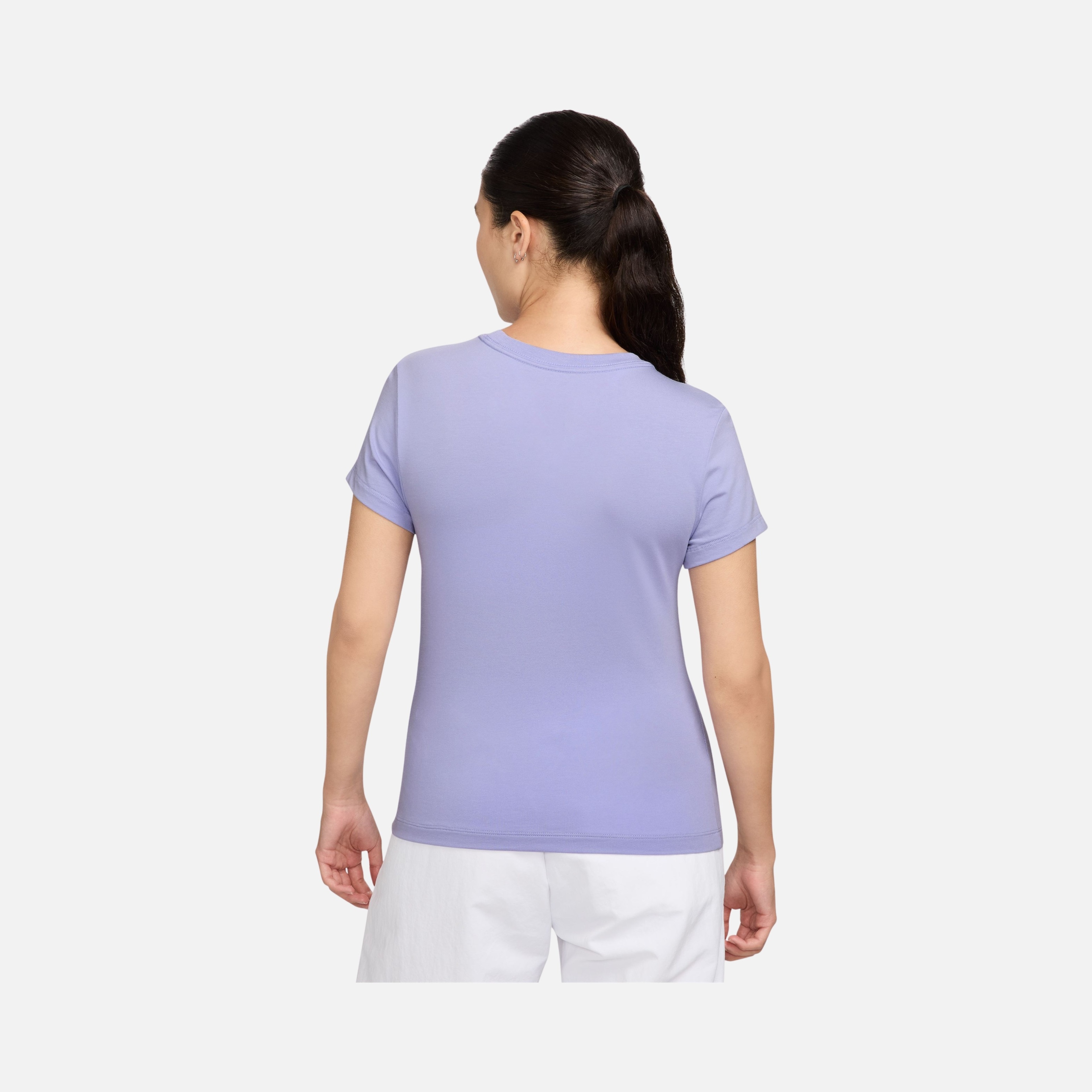 Nike Sportswear Essentials Chill Knit Short-Sleeve Kadın Tişört