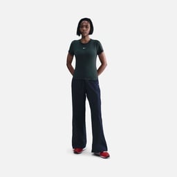 Nike Sportswear Essentials Chill Knit Short-Sleeve Kadın Tişört