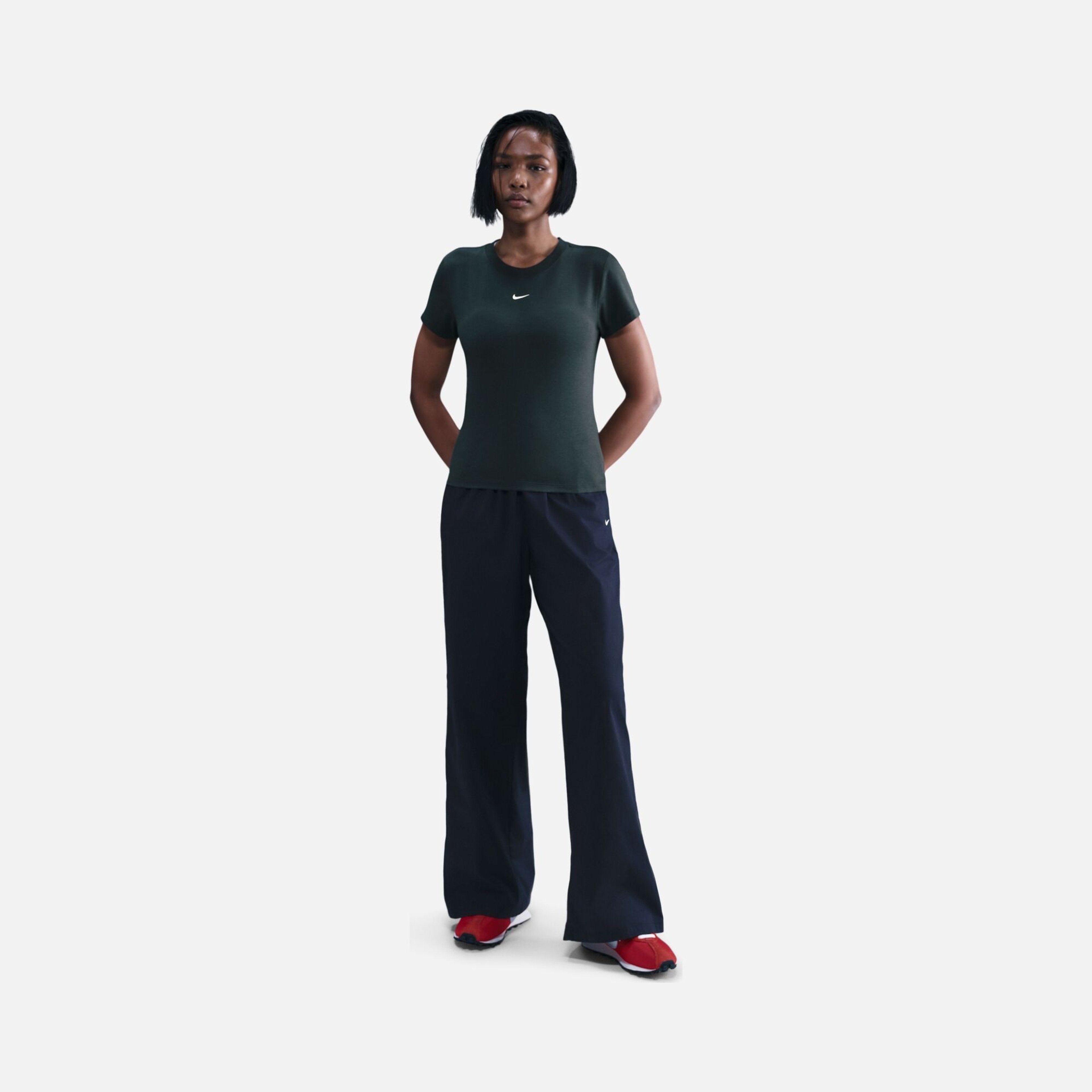 Nike Sportswear Essentials Chill Knit Short-Sleeve Kadın Tişört