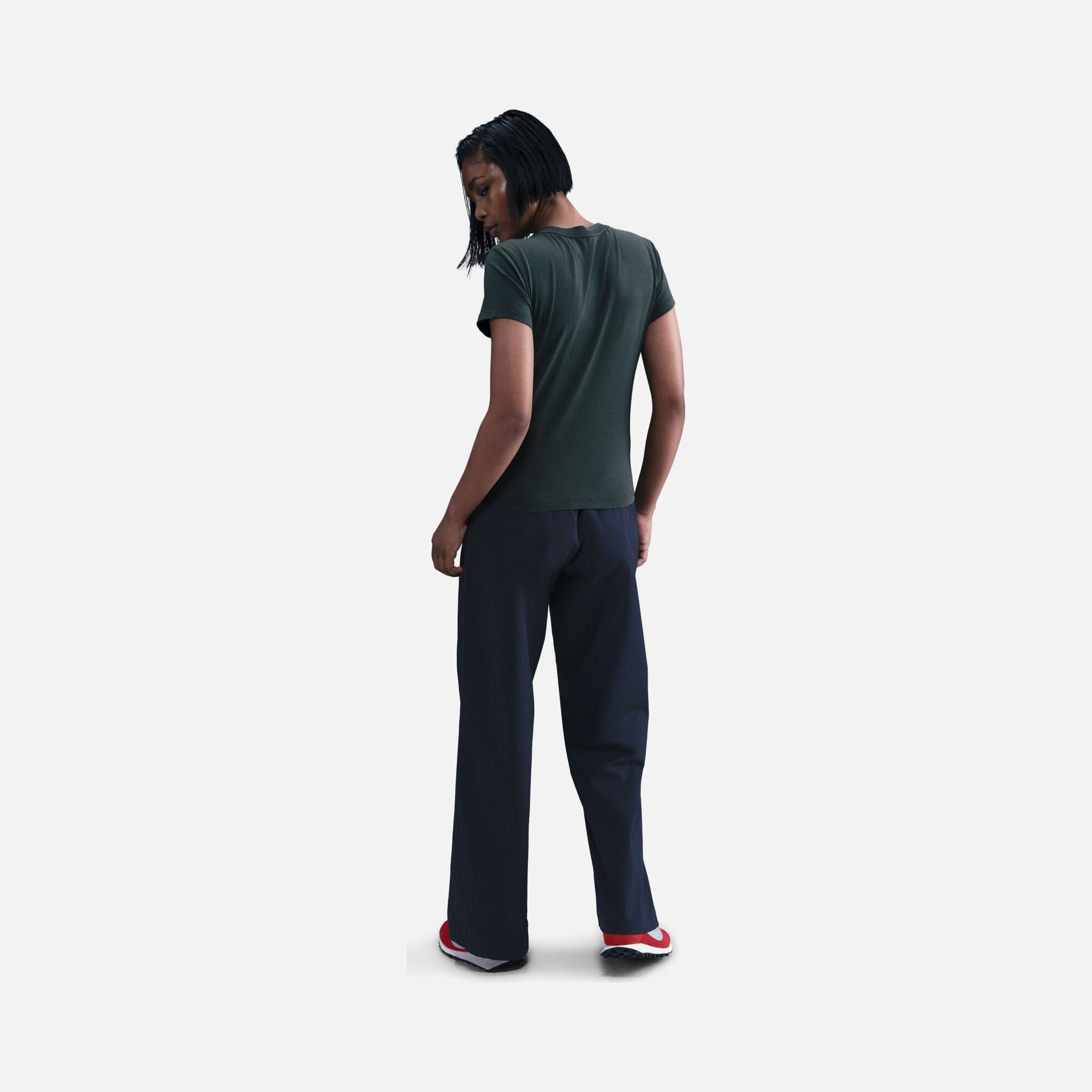 Nike Sportswear Essentials Chill Knit Short-Sleeve Kadın Tişört