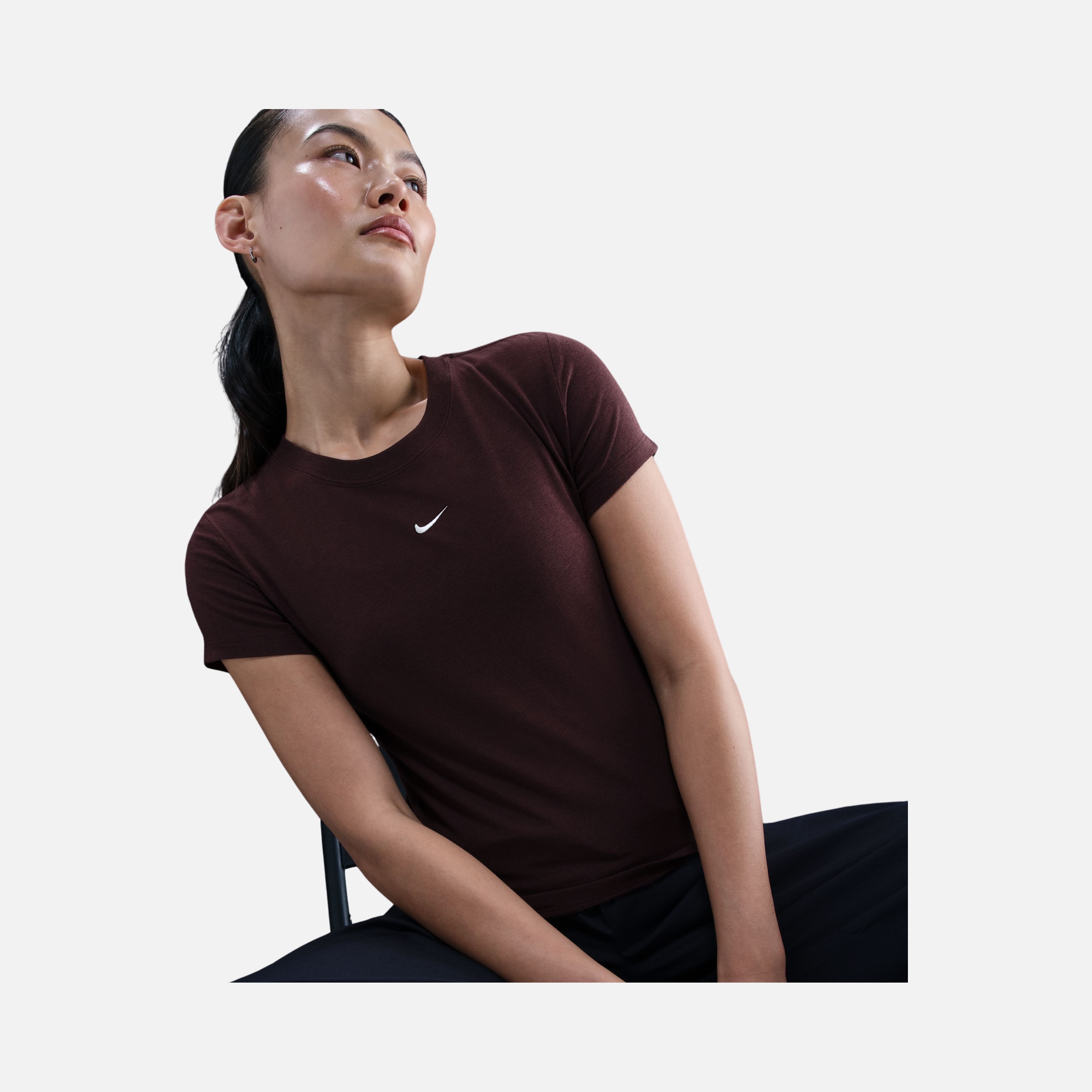 Nike Sportswear Essentials Chill Knit Short-Sleeve Kadın Tişört