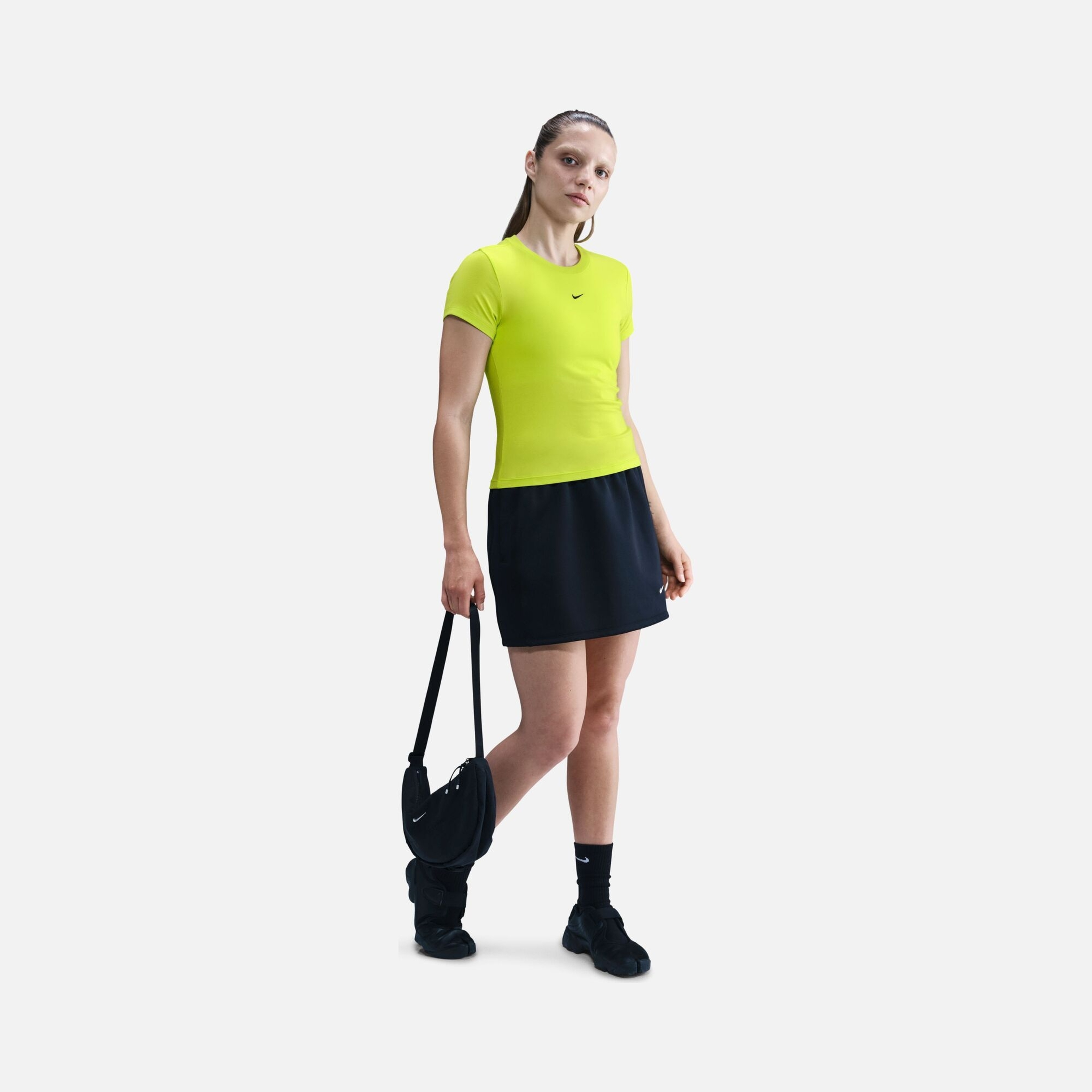 Nike Sportswear Essentials Chill Knit Short-Sleeve Kadın Tişört