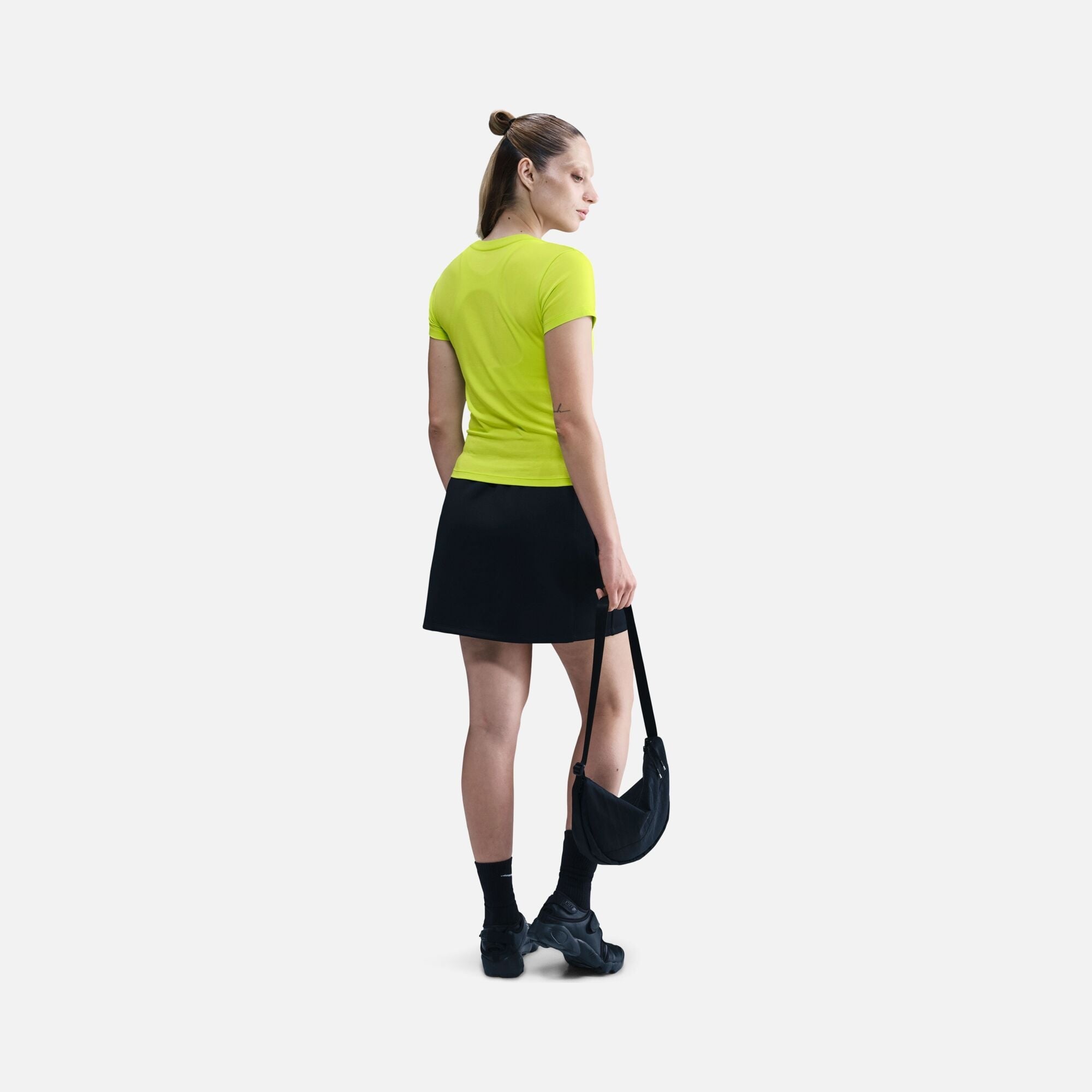 Nike Sportswear Essentials Chill Knit Short-Sleeve Kadın Tişört