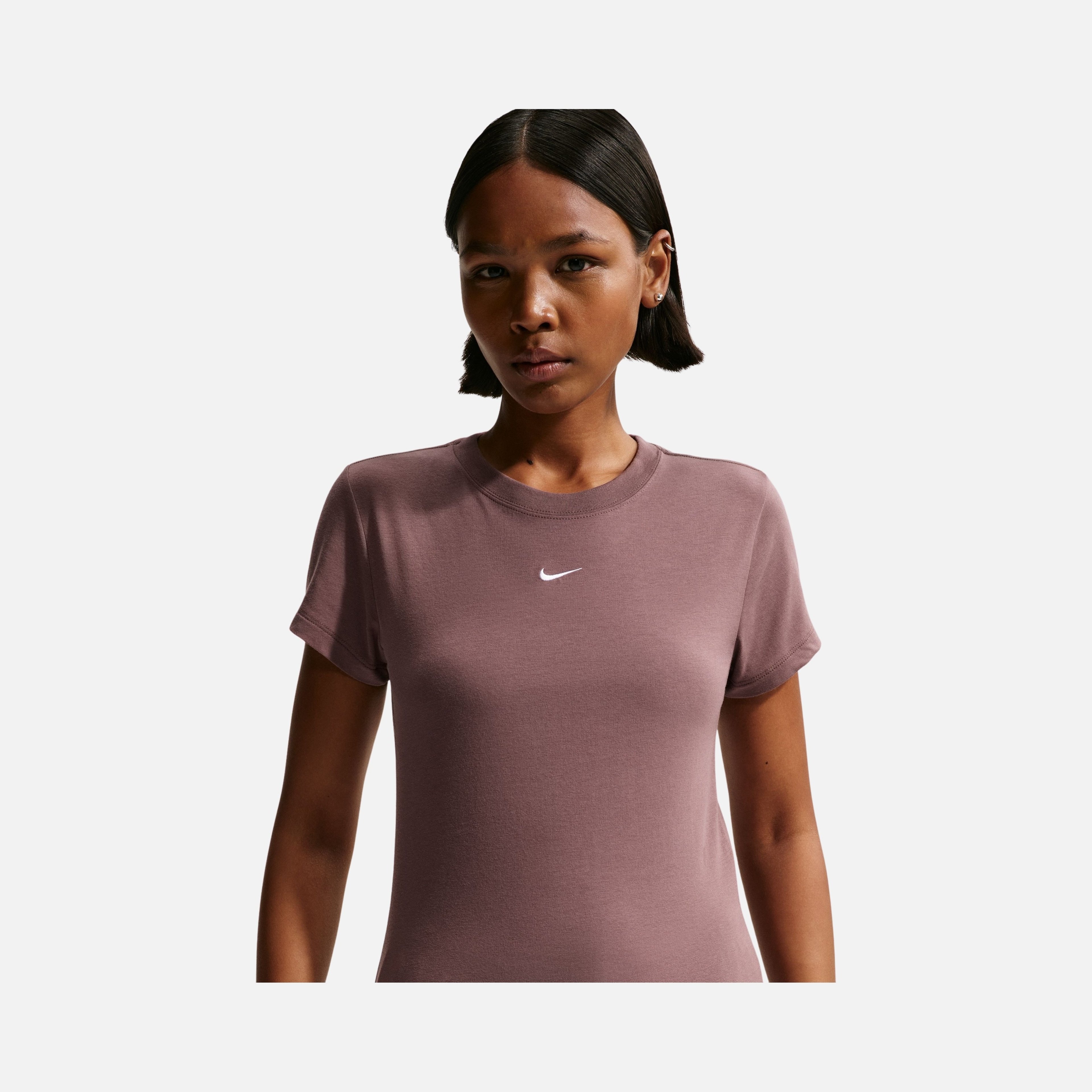 Nike Sportswear Essentials Chill Knit Short-Sleeve Kadın Tişört