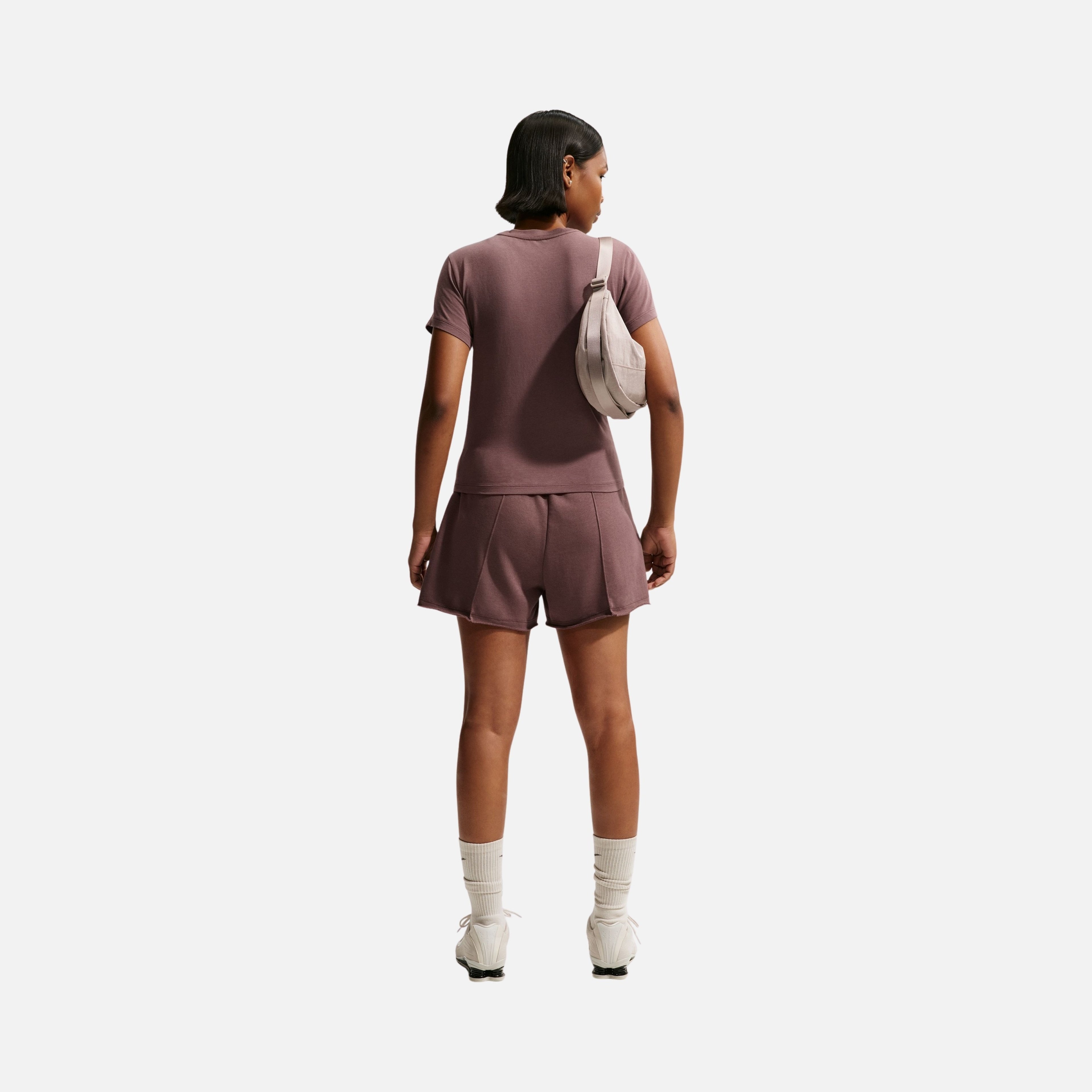 Nike Sportswear Essentials Chill Knit Short-Sleeve Kadın Tişört