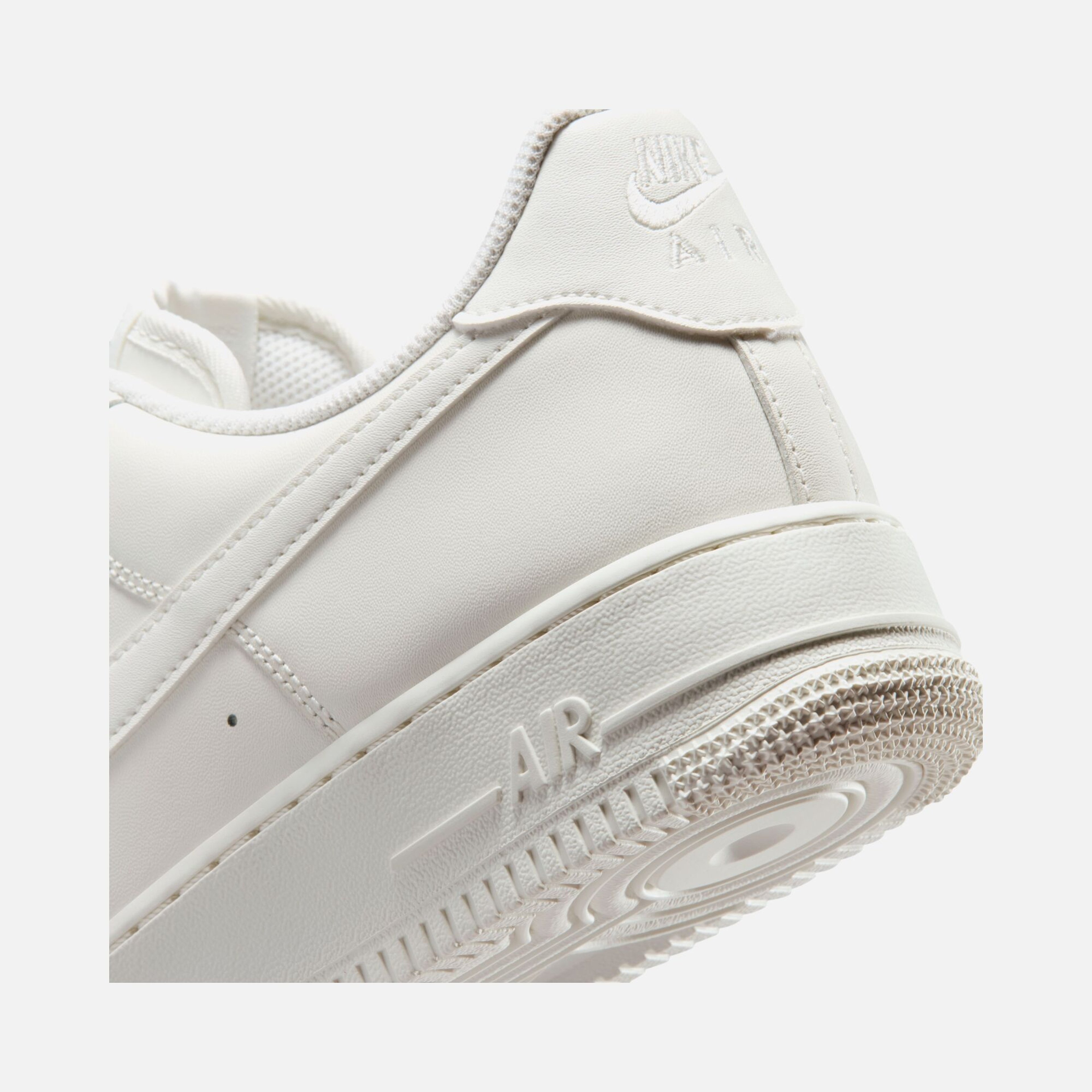 Nike Air Force 1 07 Erkek Spor Ayakkabı