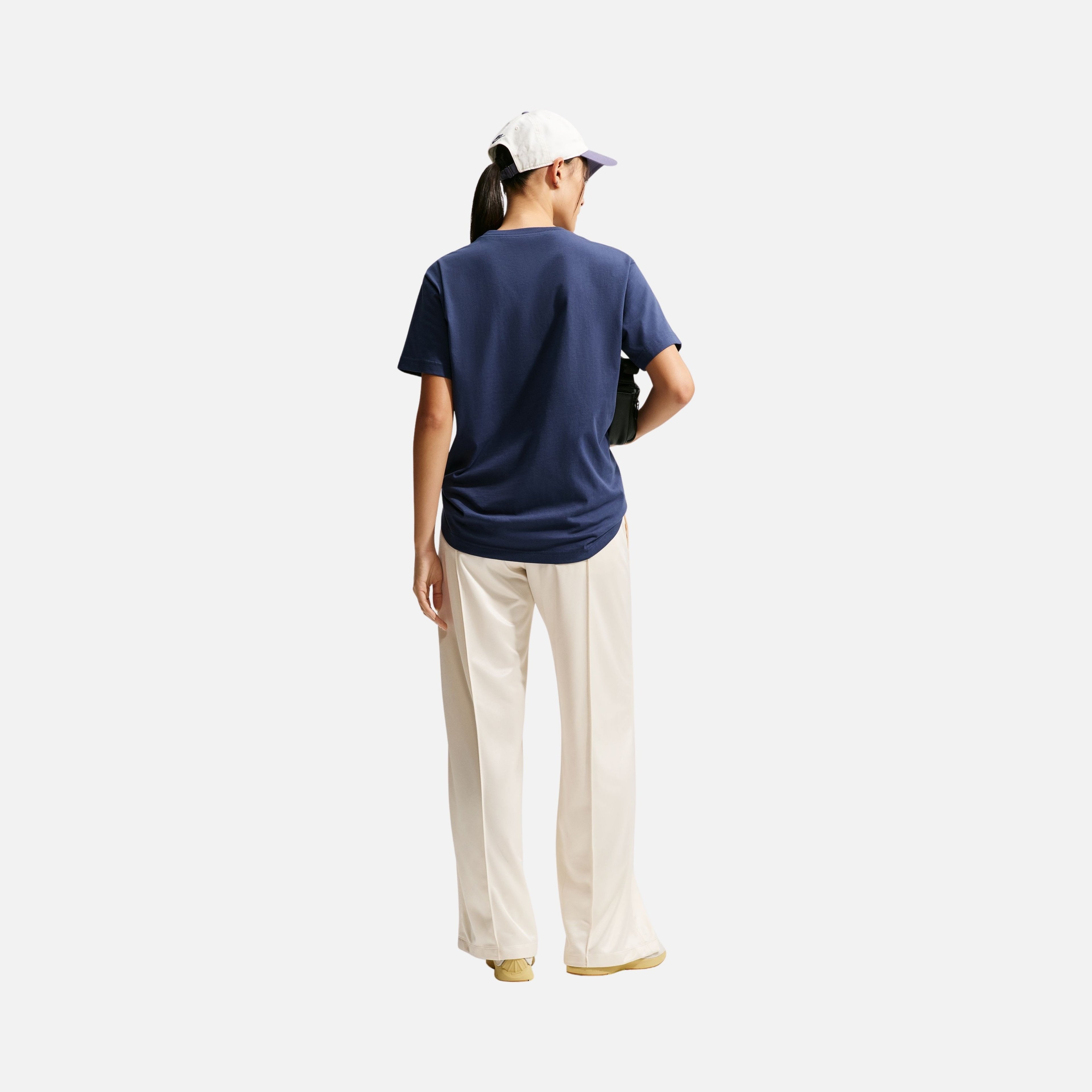 Nike Sportswear Classic Kadın Tişört