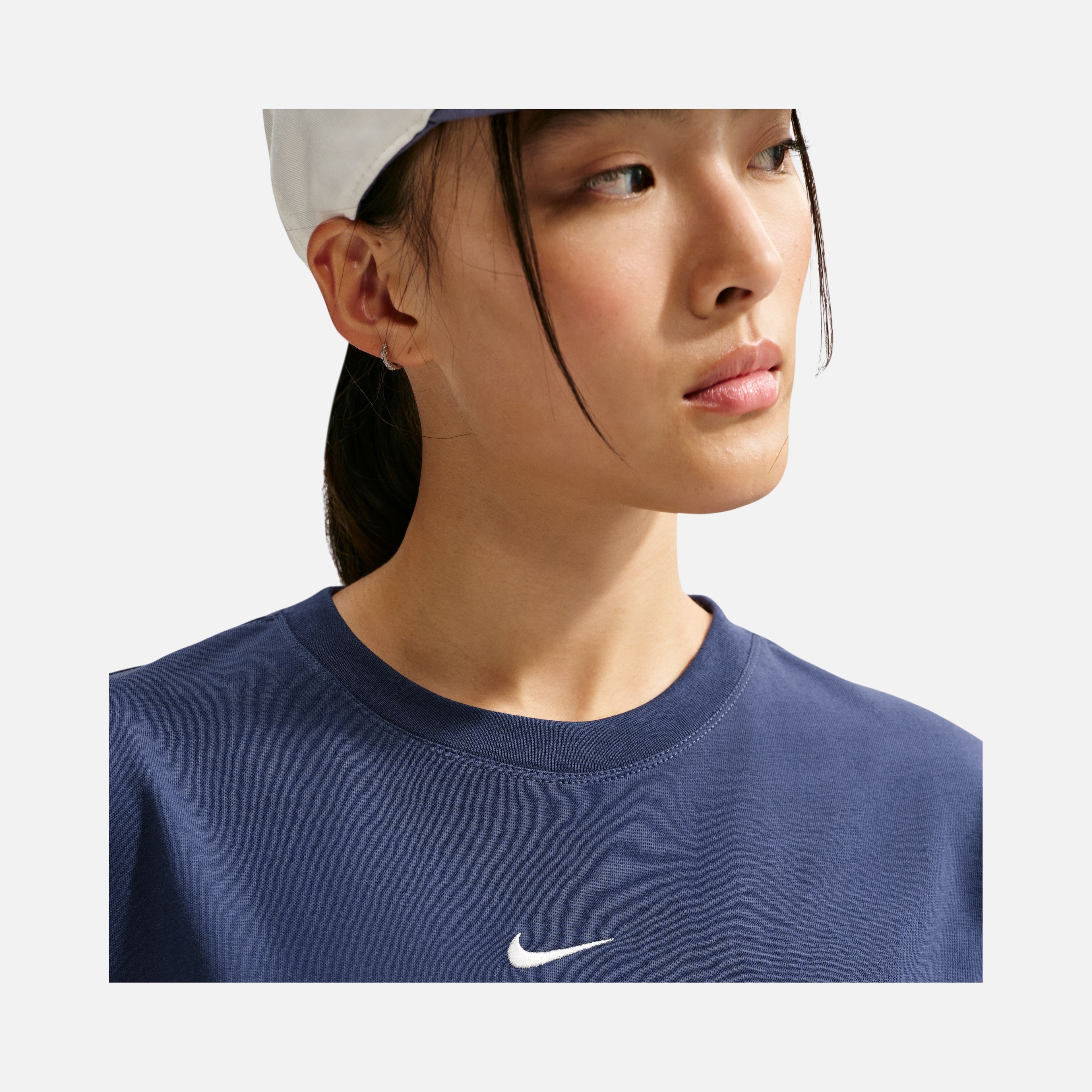 Nike Sportswear Classic Kadın Tişört