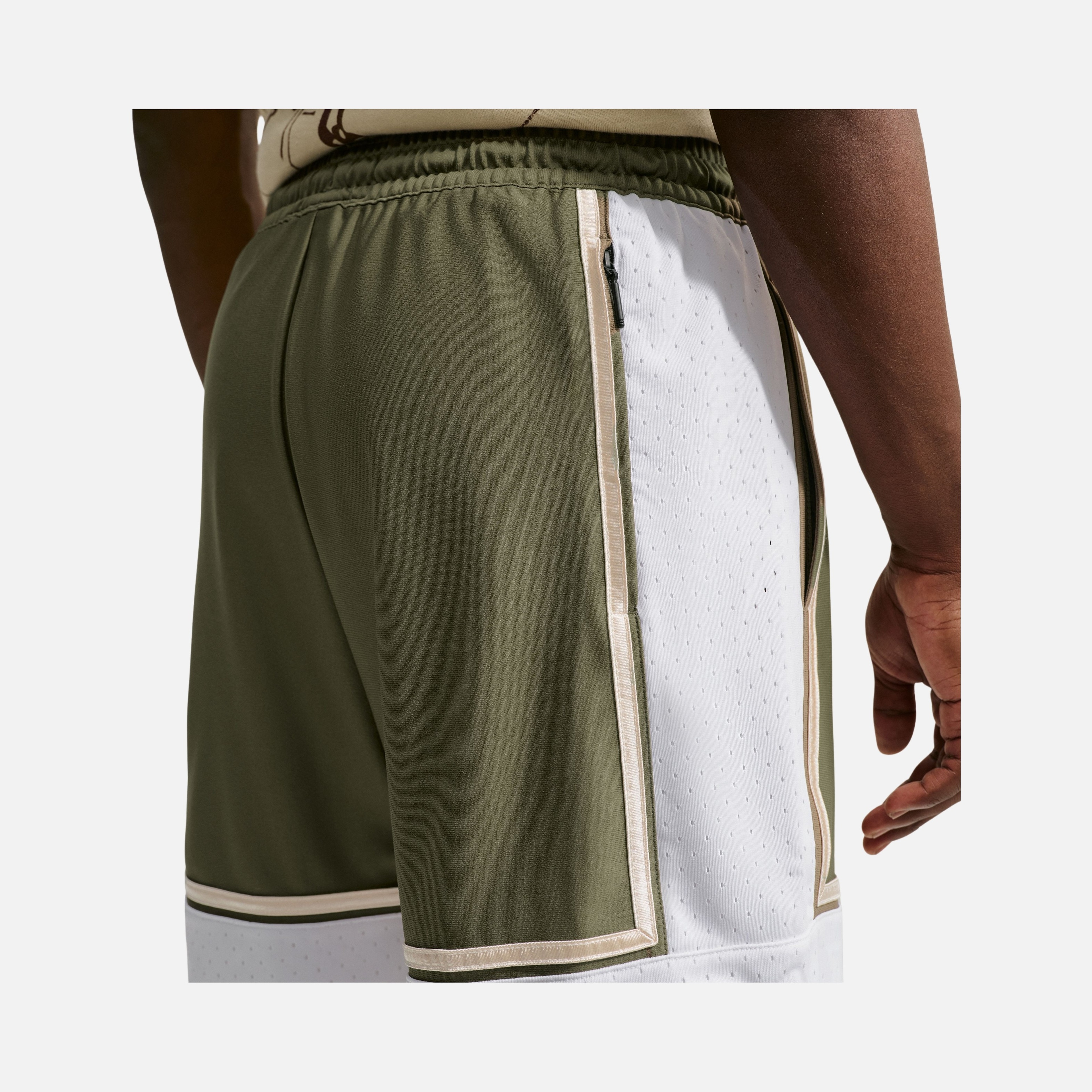 Nike Standard Issue Dri-FIT 15cm Erkek Şort