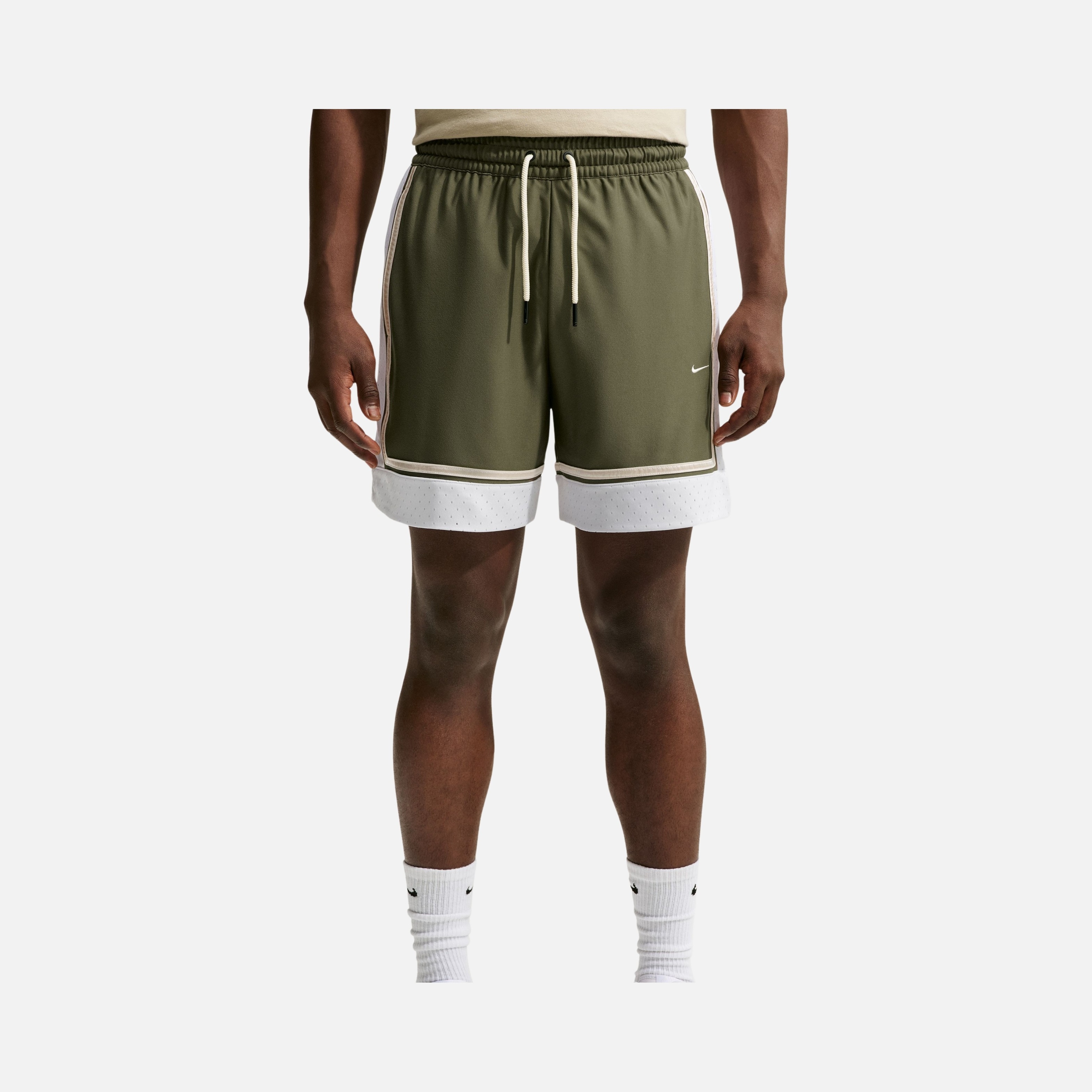 Nike Standard Issue Dri-FIT 15cm Erkek Şort